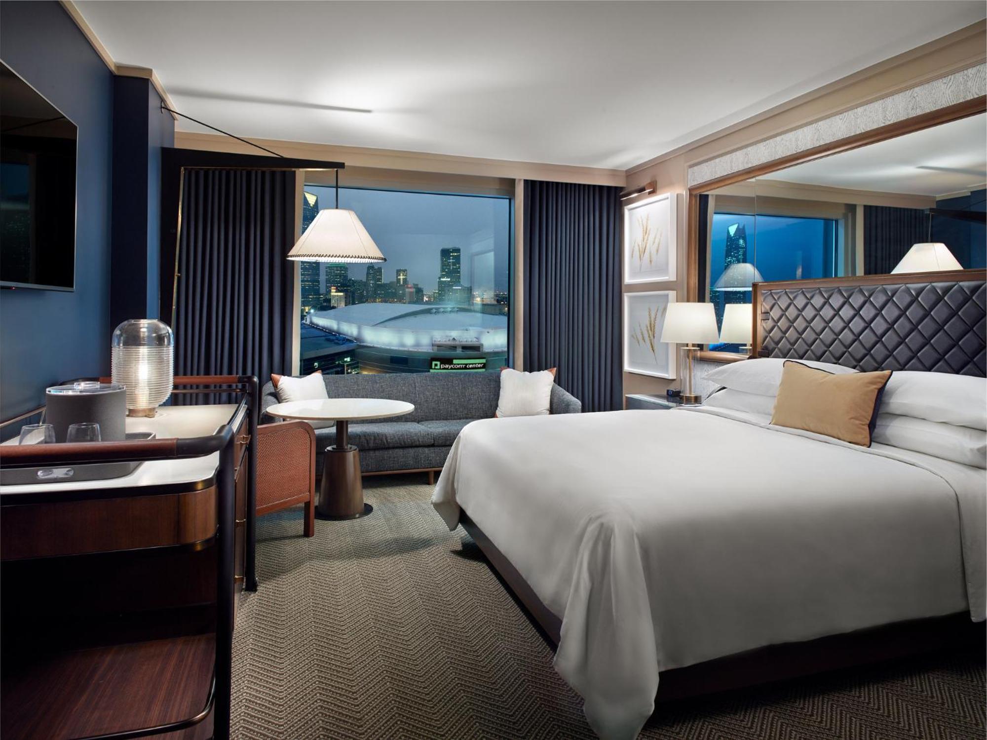 Deluxe Room 1 King Bed