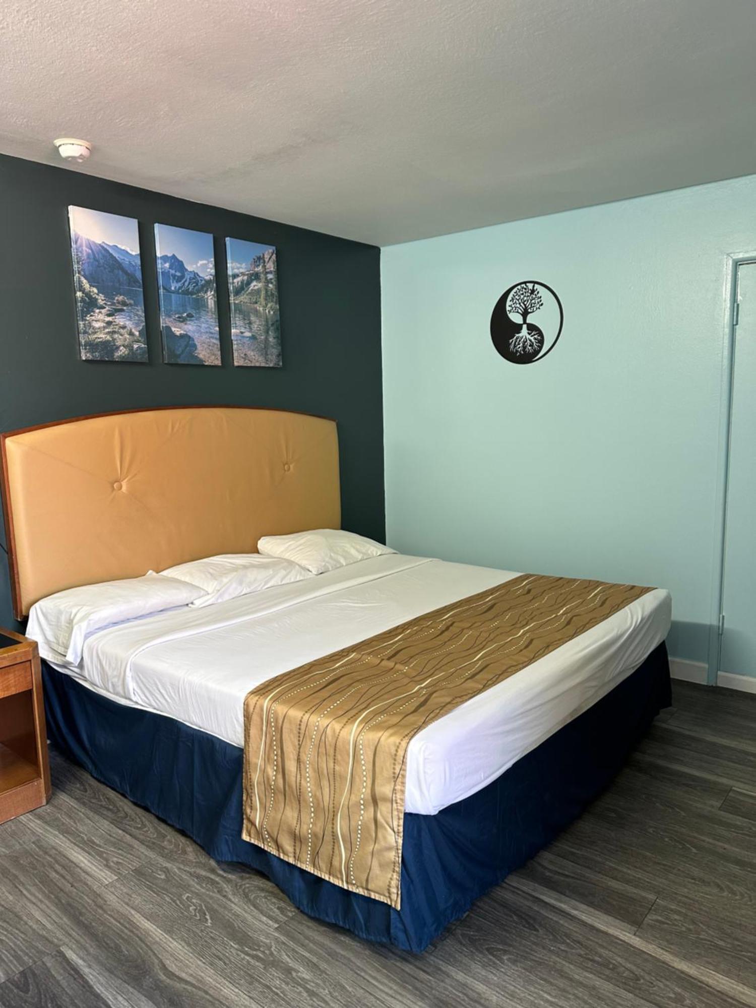 Standard King Room