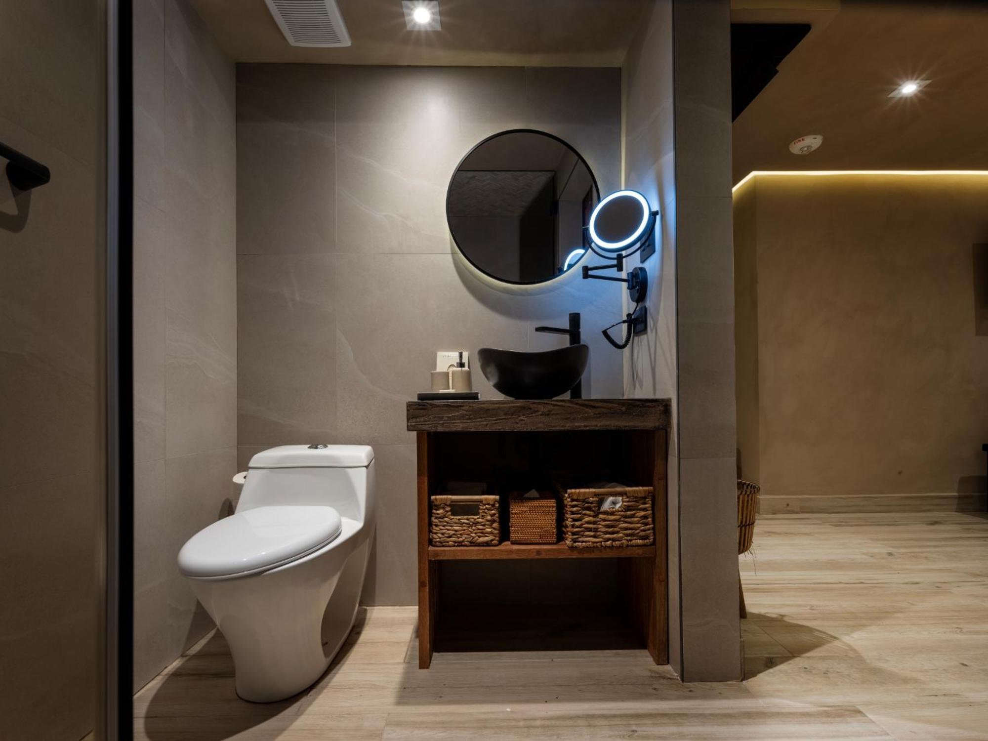 Deluxe King Suite