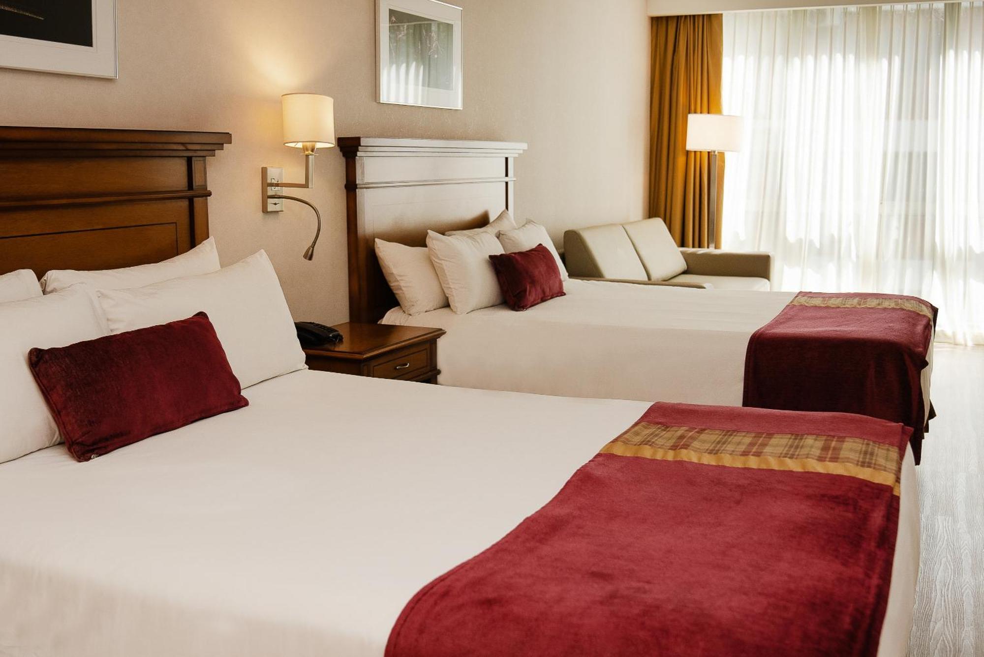 Deluxe Queen Room