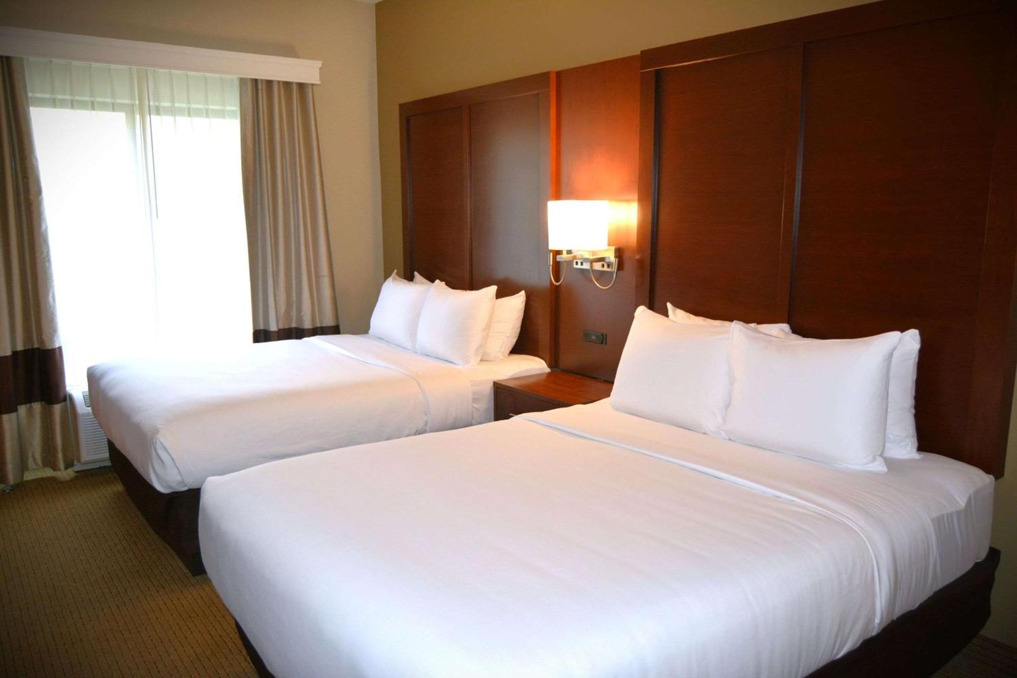 Queen Suite Two Queen Beds Non-Smoking