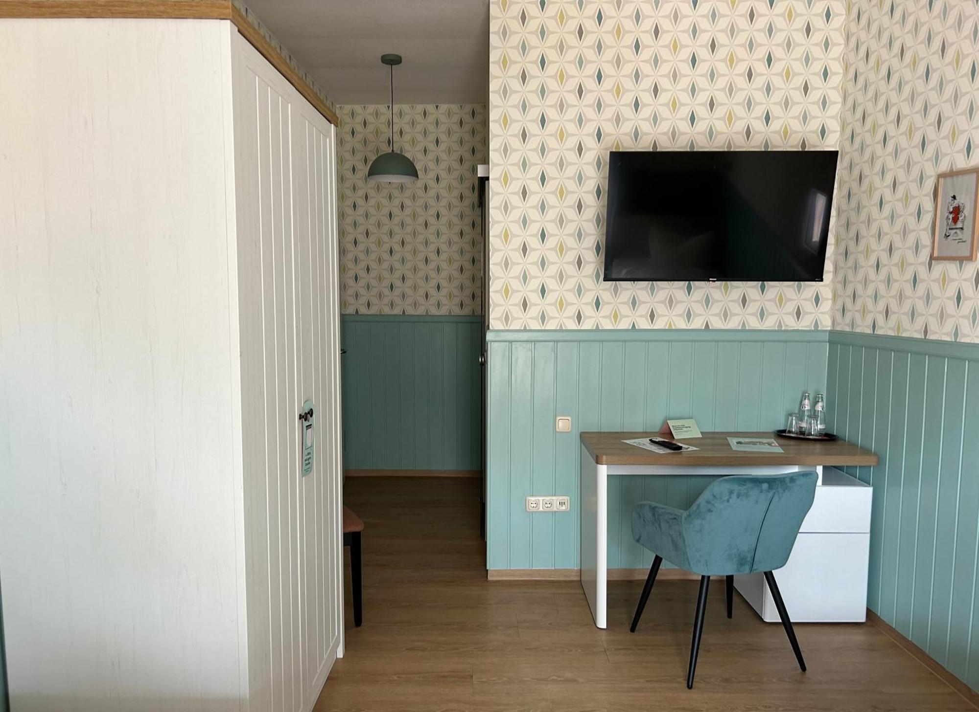 Small Twin Room,1606542828:JPEG