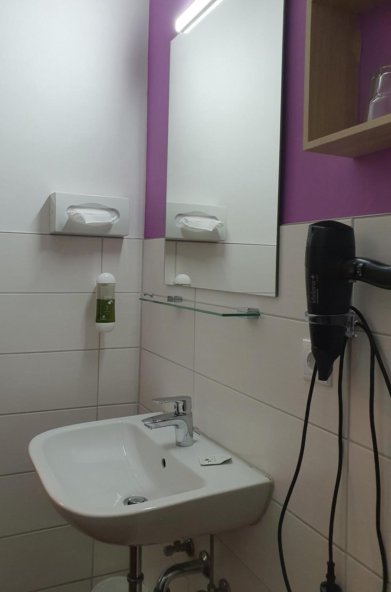 Single Room,1606545159:JPEG