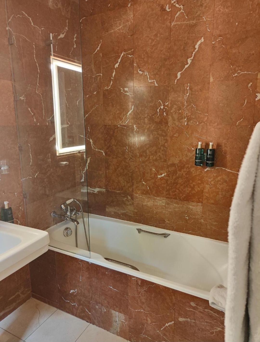 Double Room,1606550992:JPEG