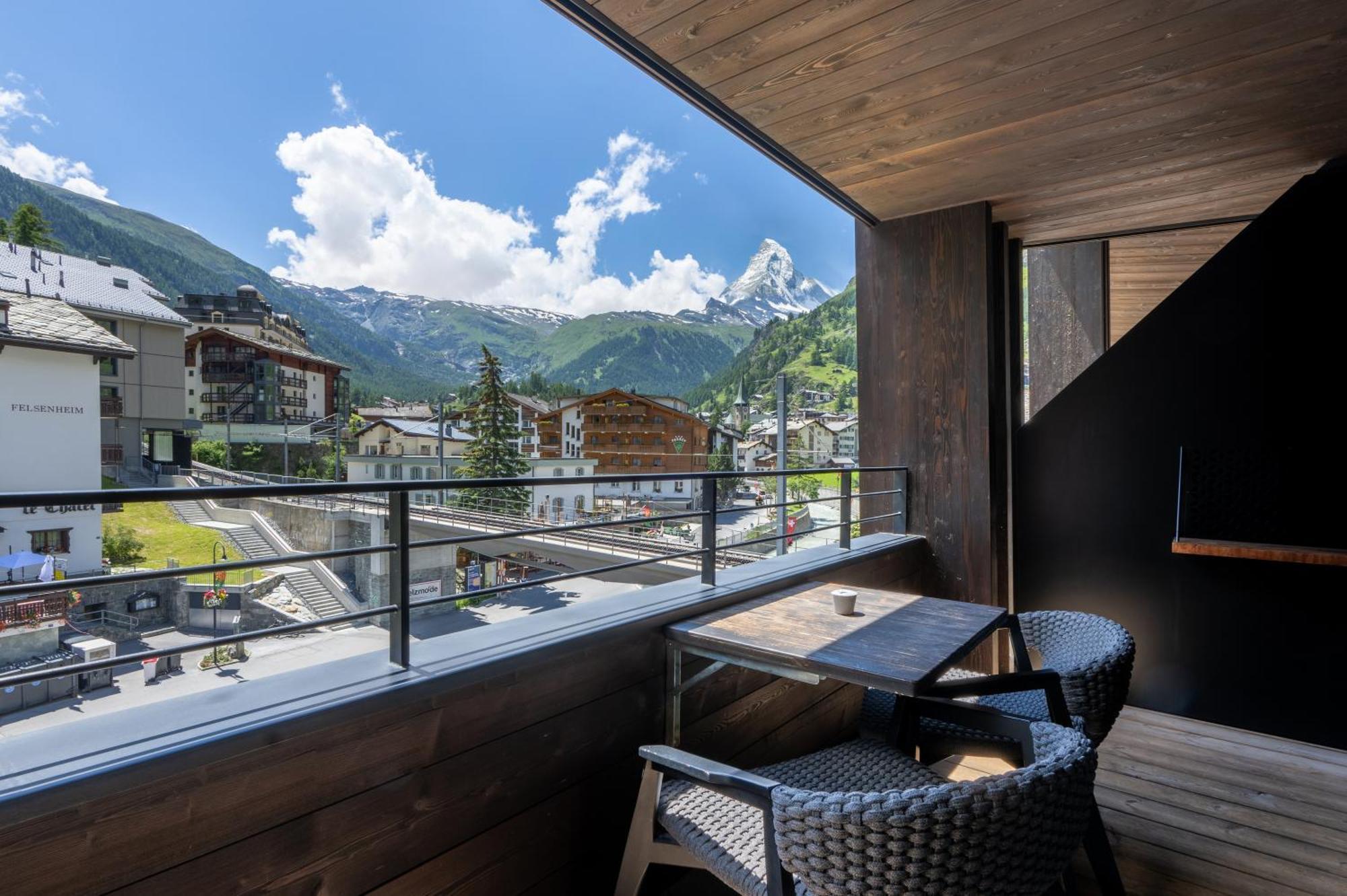 Deluxe Room Balcony Matterhorn View