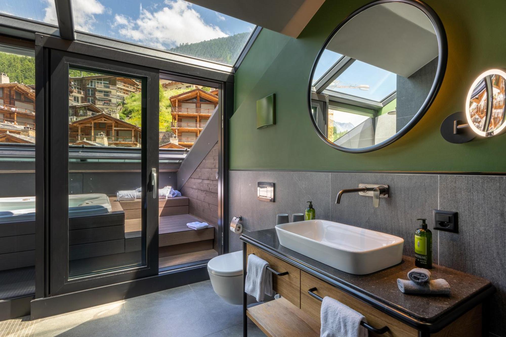 Deluxe Room Balcony Matterhorn View