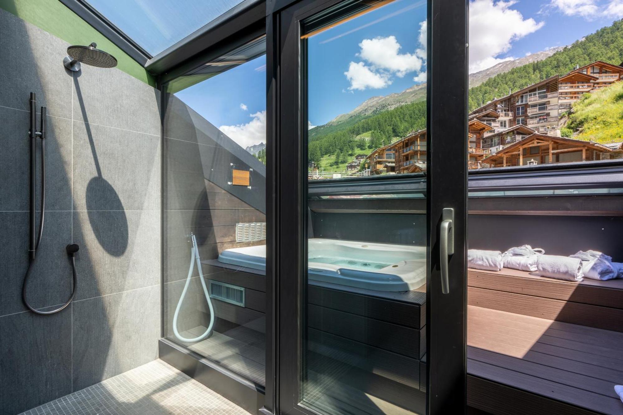 Deluxe Room Balcony Matterhorn View