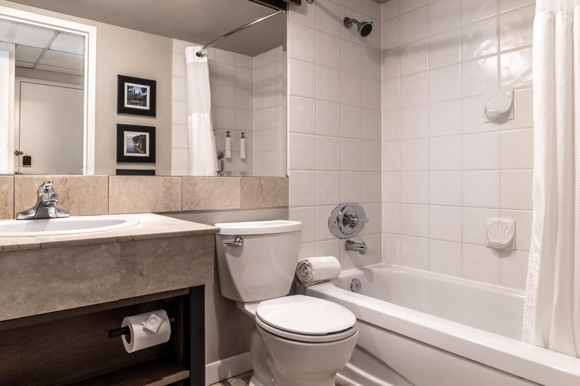 King Suite w or kitchenette & Sofa Bed,1606552015:JPEG