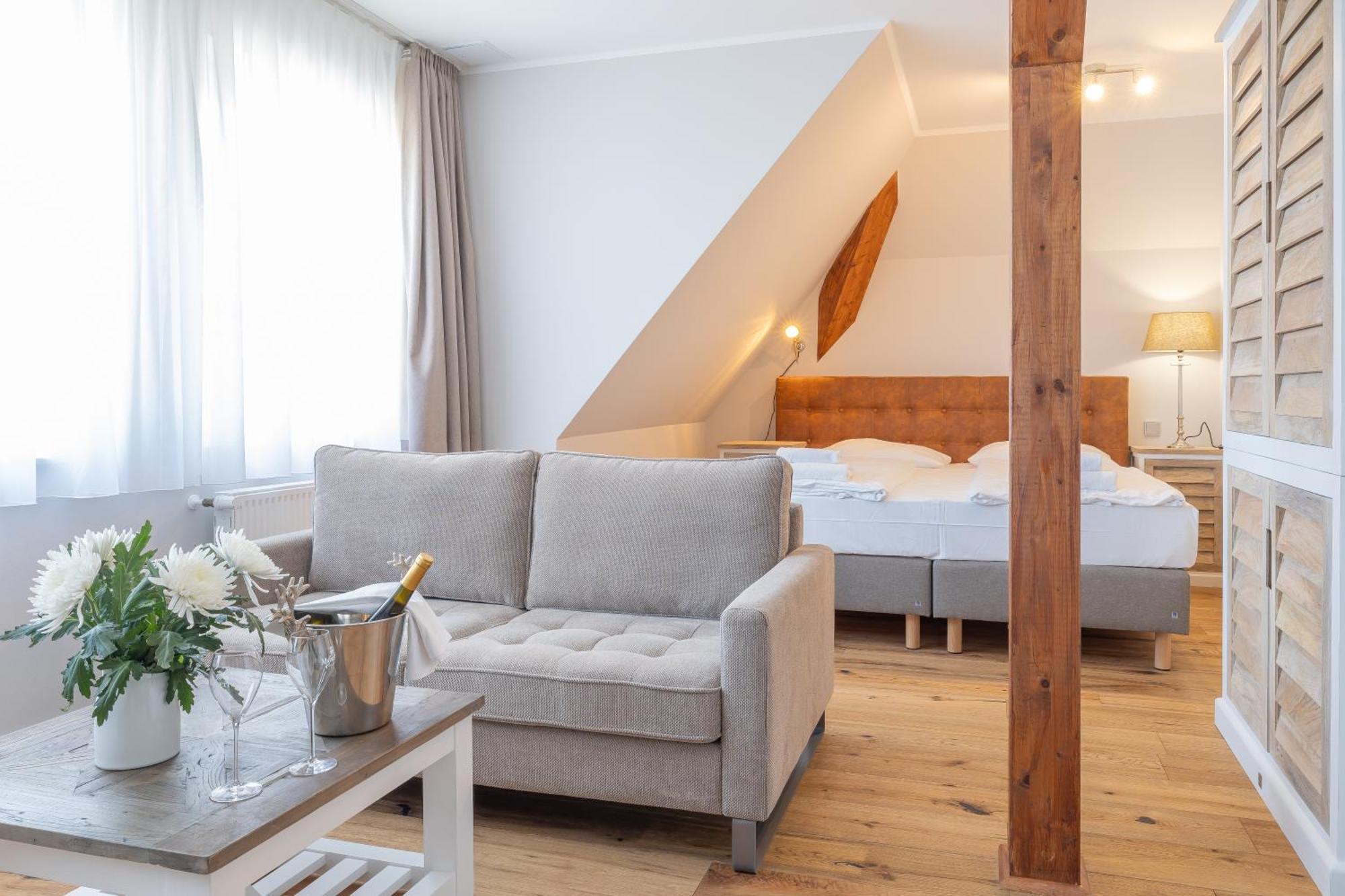Standard Double Suite
