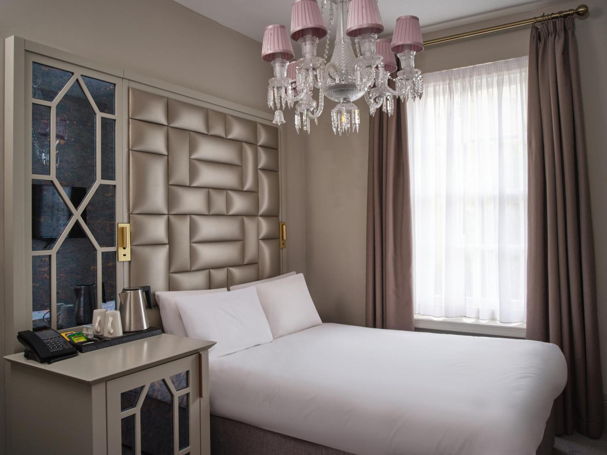 Boutique Cosy Room