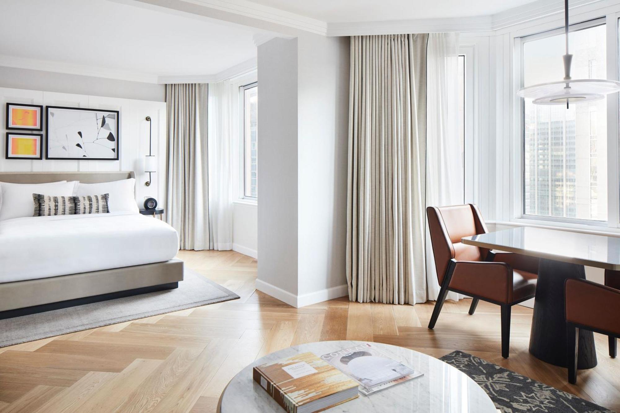 Junior Queen Suite City View