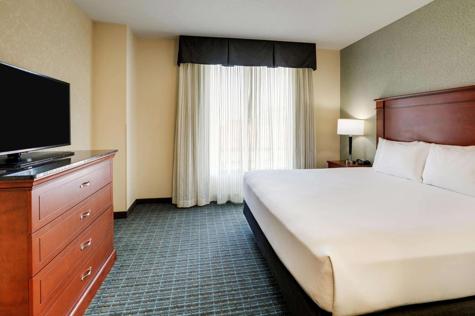 Deluxe King Suite