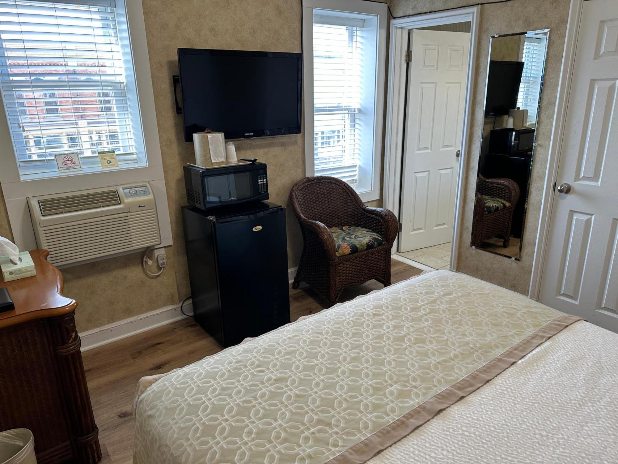 Deluxe Queen Suite