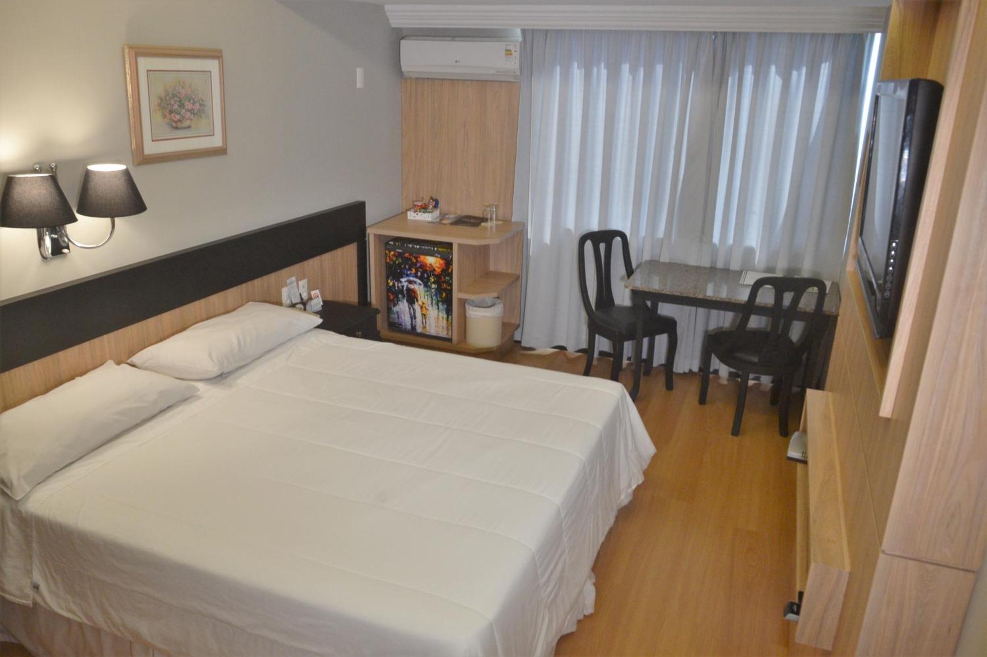 Queen Room,775905619:JPEG
