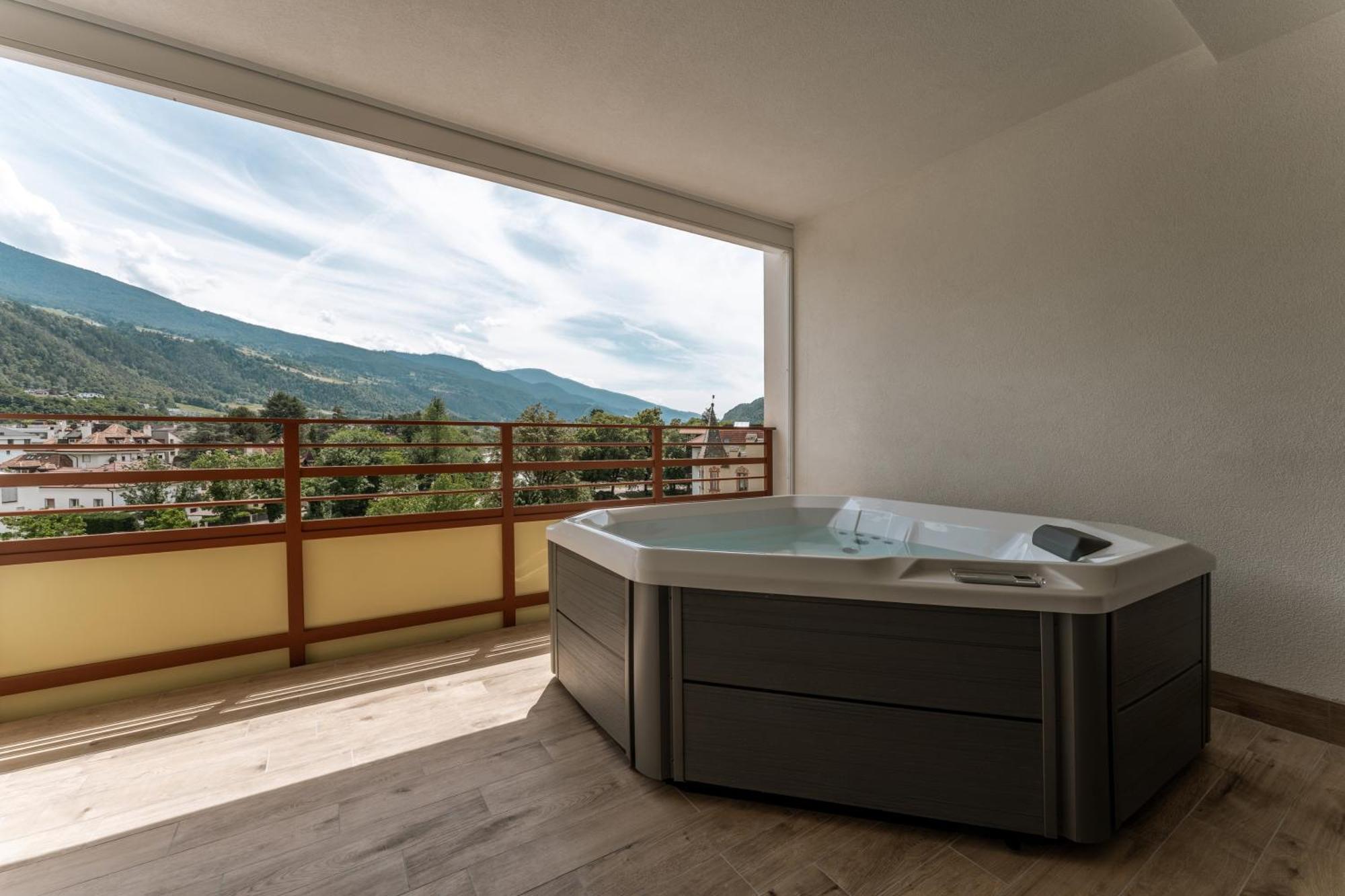King Room Spa Bath