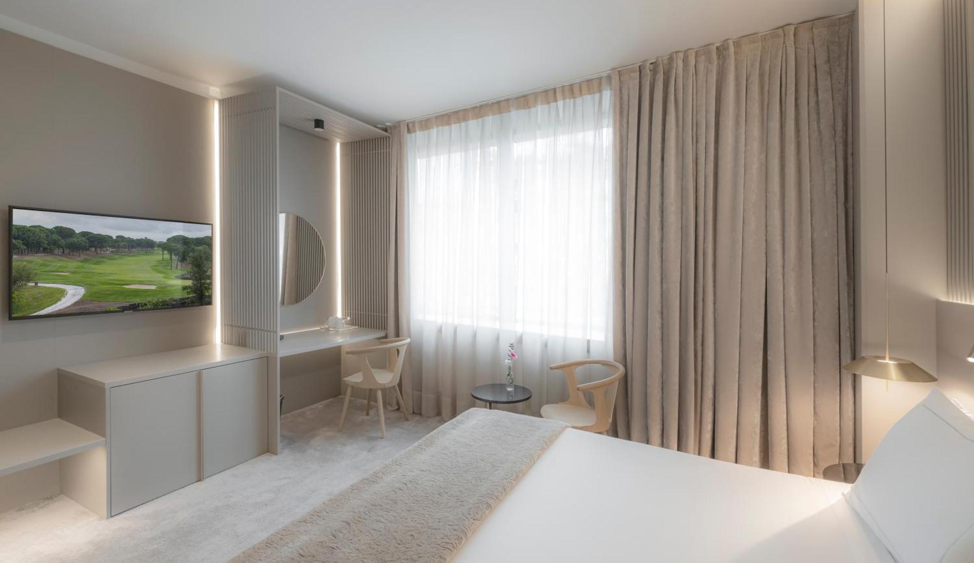 Deluxe Queen Room