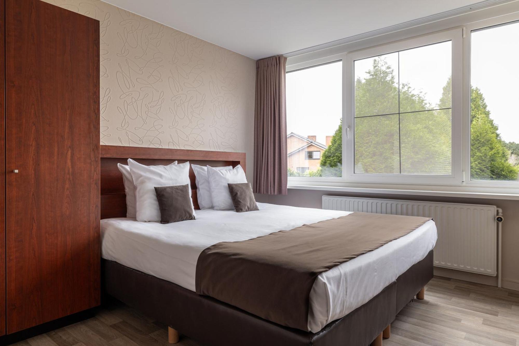 Double Room Shower,1338795404:JPEG