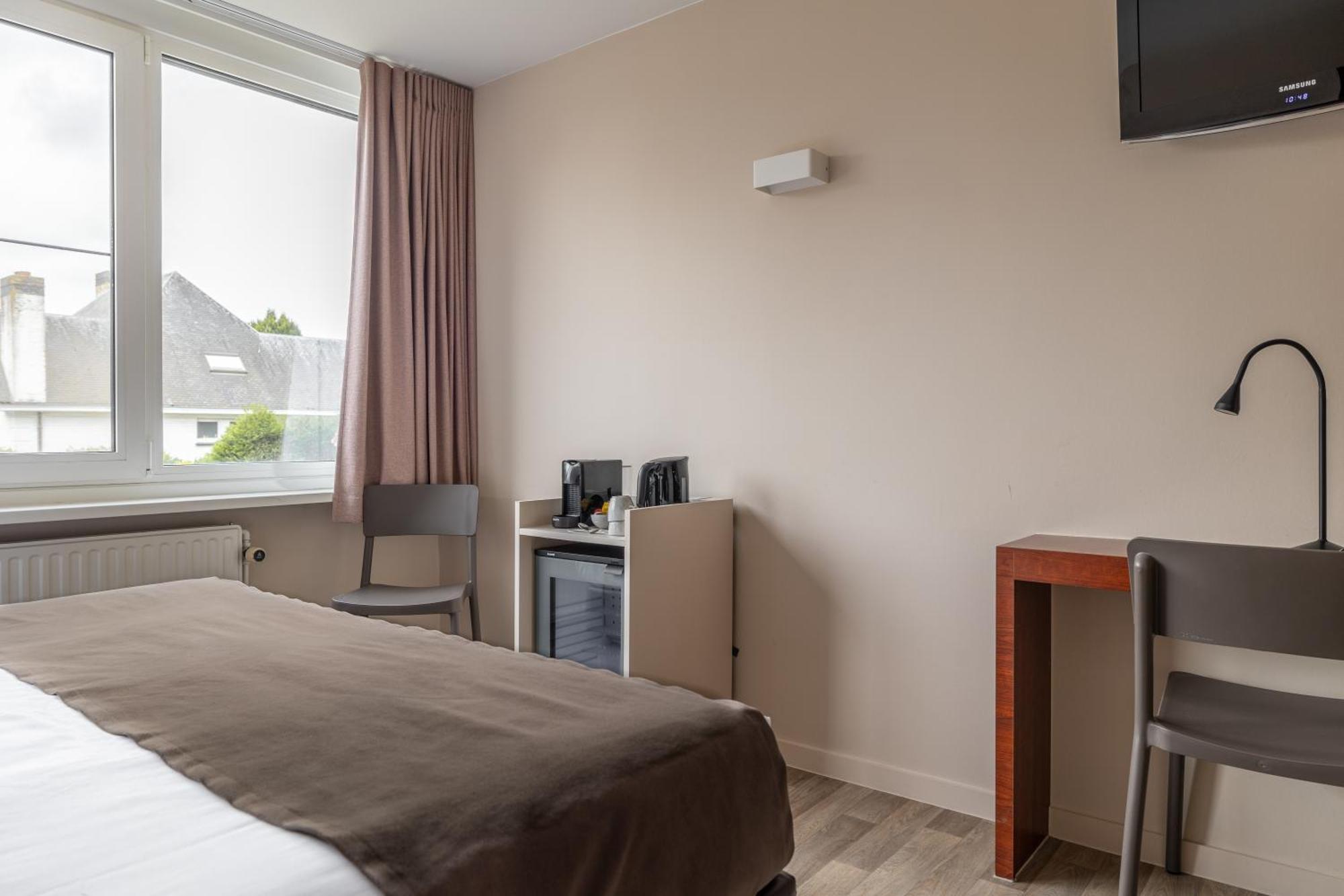 Deluxe Double Room Shower