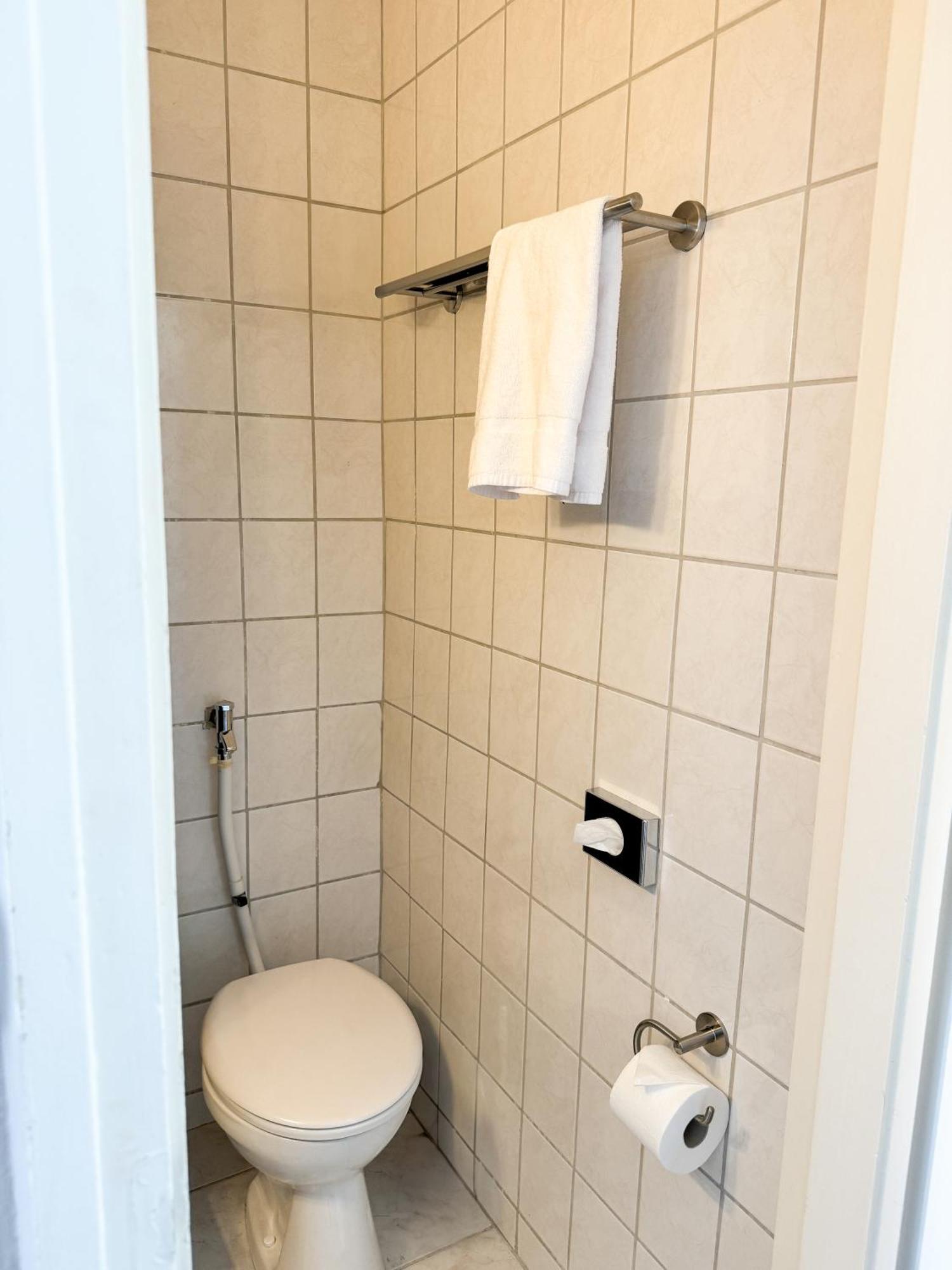 Twin Room,1607659786:JPEG