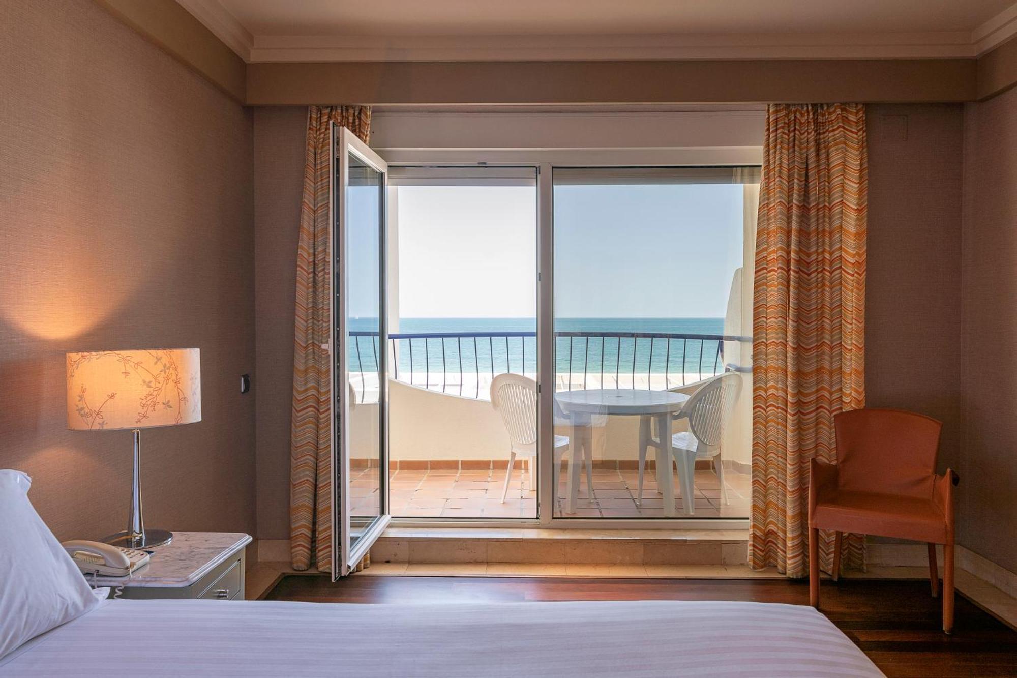 Double or Twin Room Front Sea View