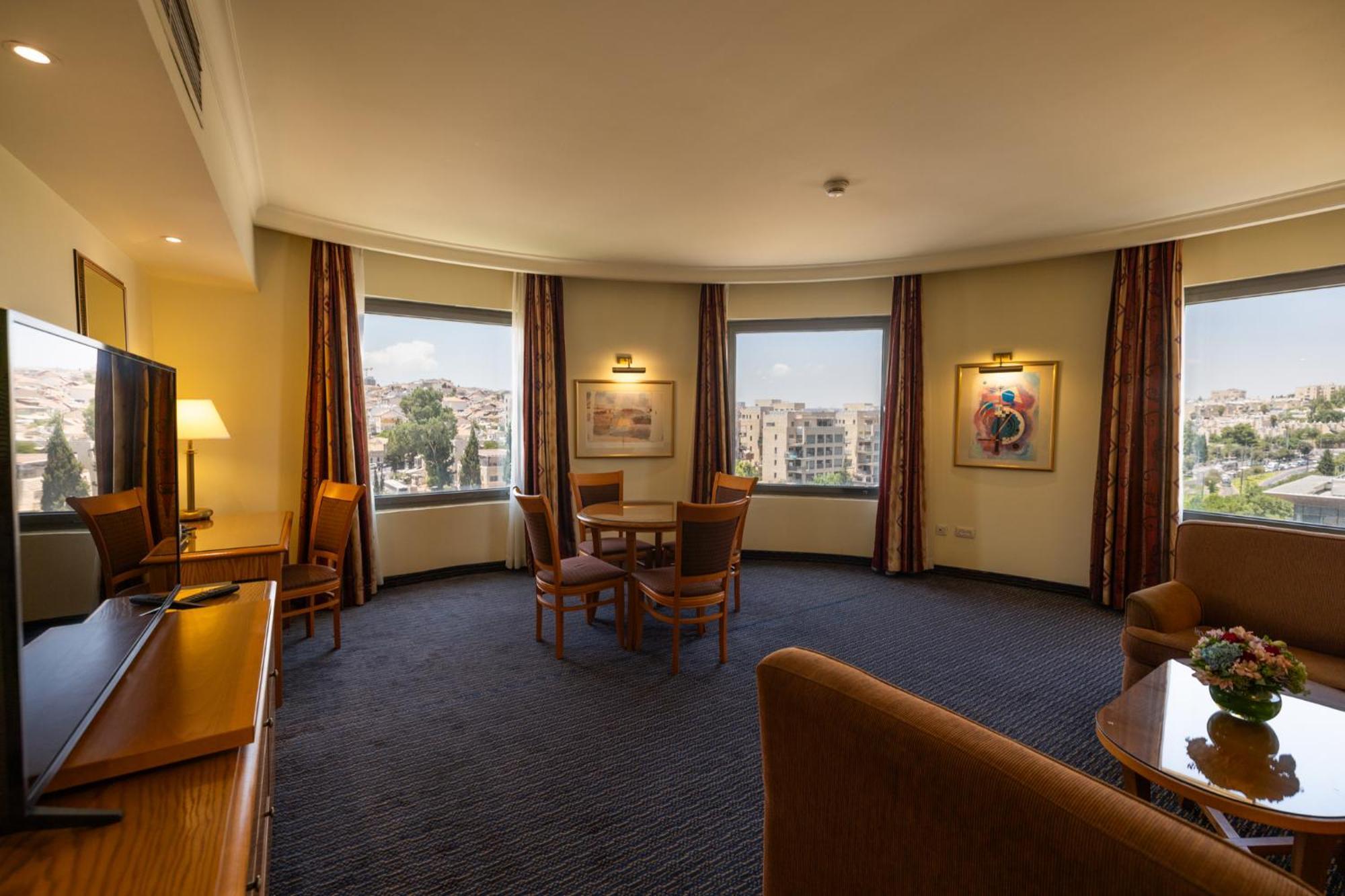 Deluxe Suite