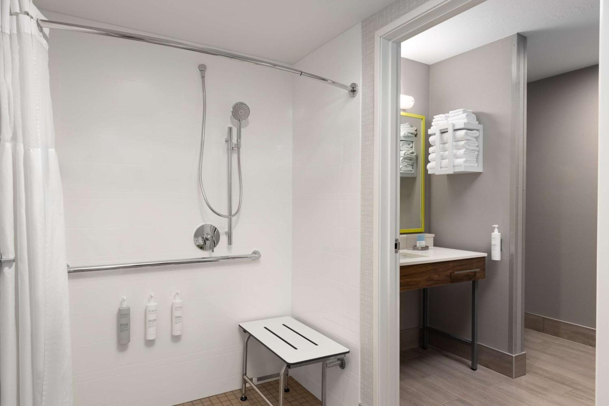 King Room Roll Shower Mobility Access,1607663760:JPEG