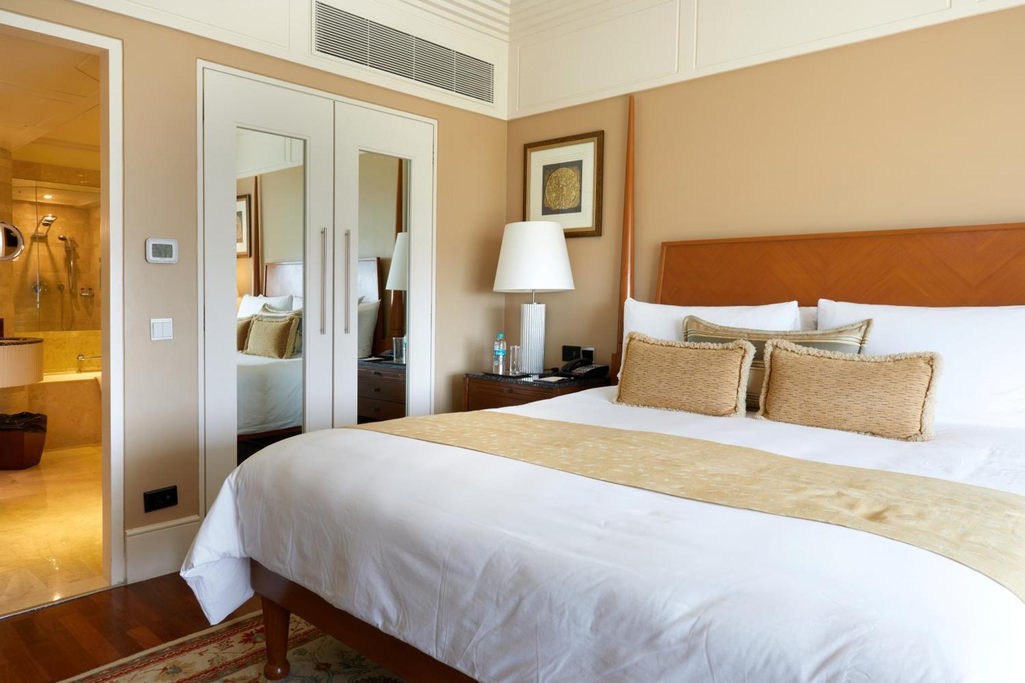 Executive Suite Bathtub Complimentary Airport transfer Lounge Accesscomplimentary usage of meeting room two hours per