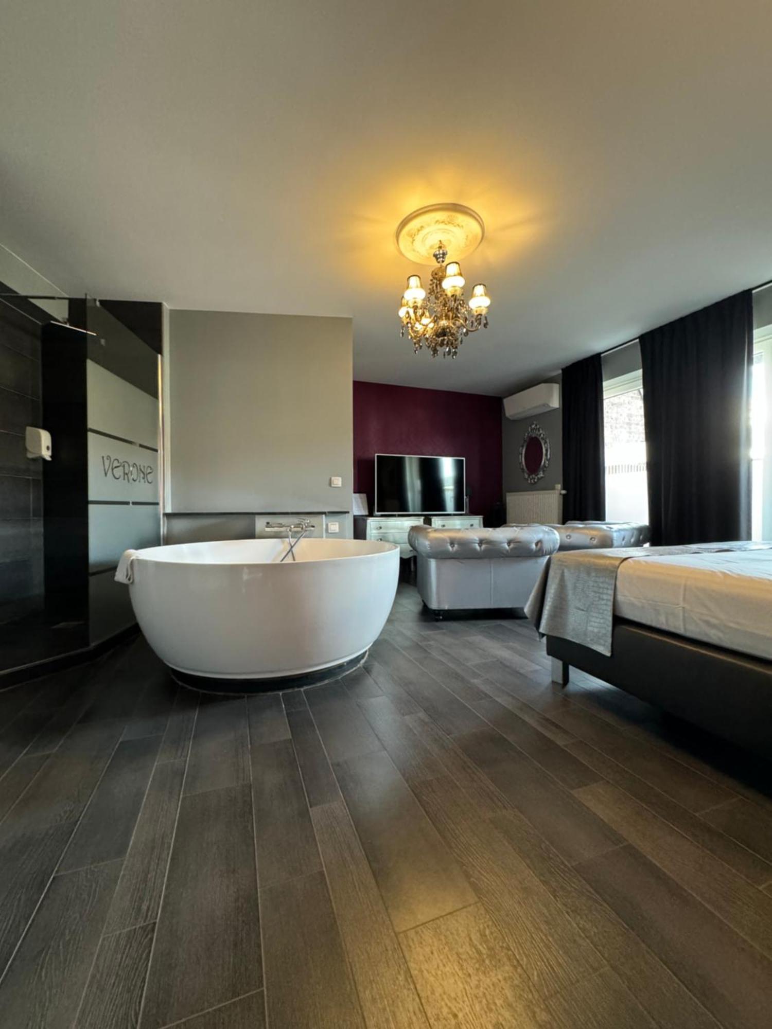 Double Room Hot Tub