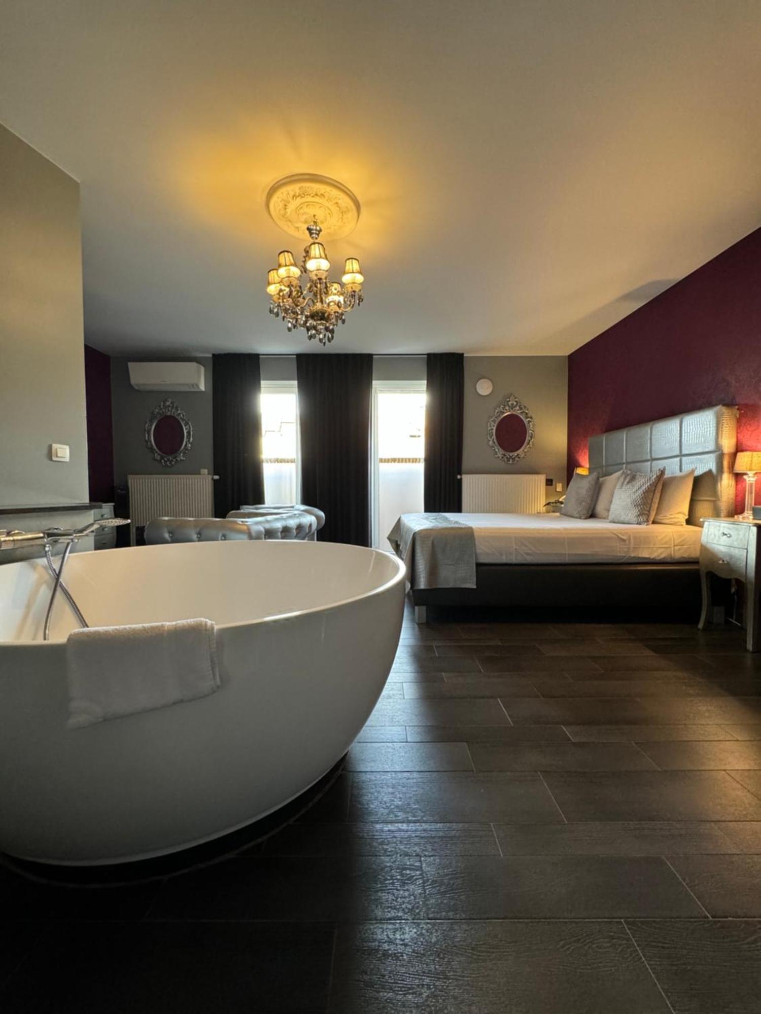 Double Room Hot Tub