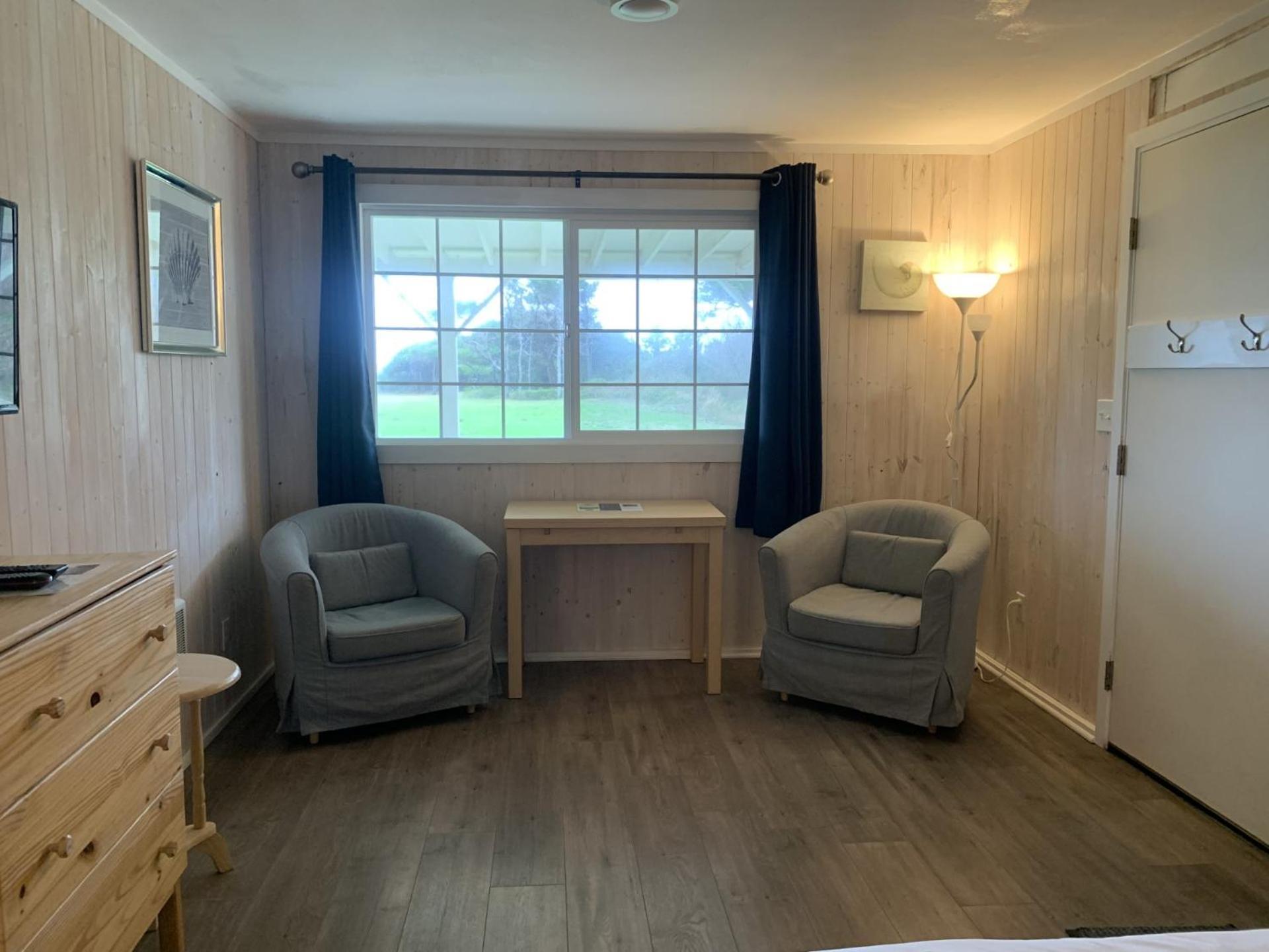 Deluxe Queen Room Oceanfront