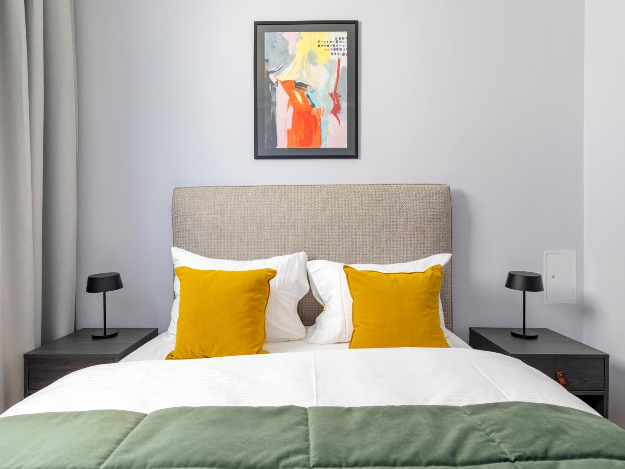 Extra Large 1 Bedroom Apartment Sofabed