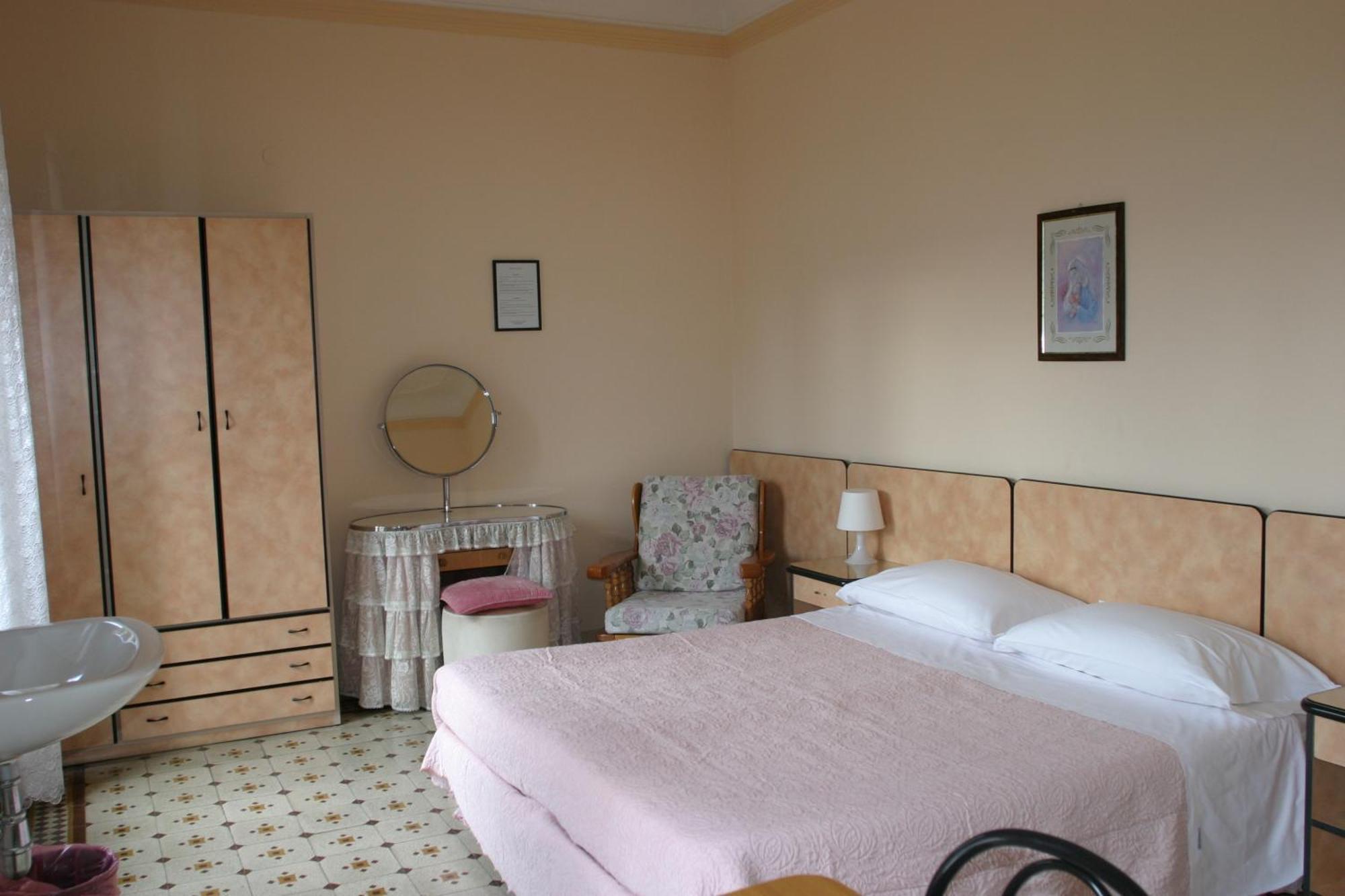 Double Room,338609470:JPEG