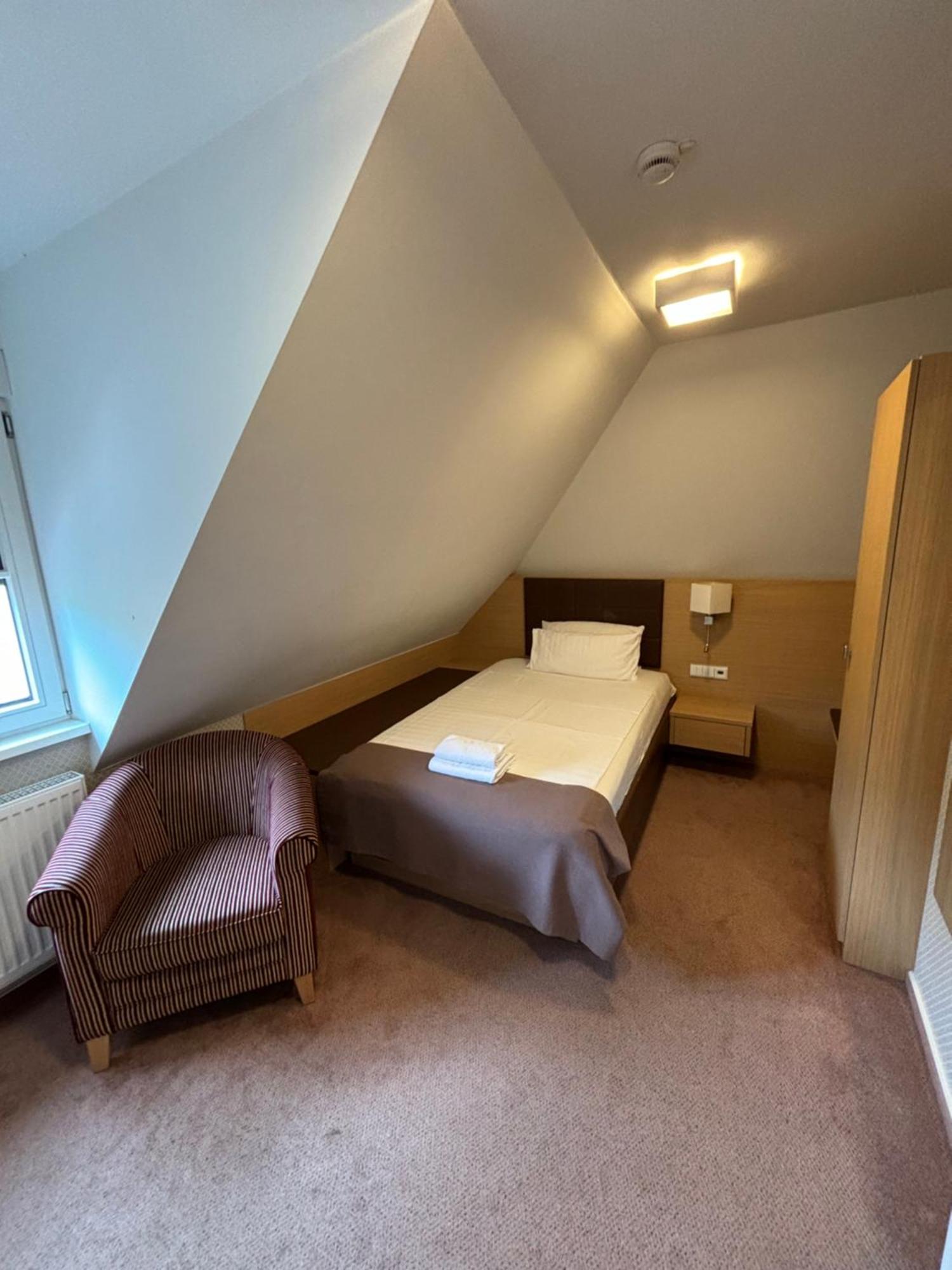 Single Room,1608243344:JPEG
