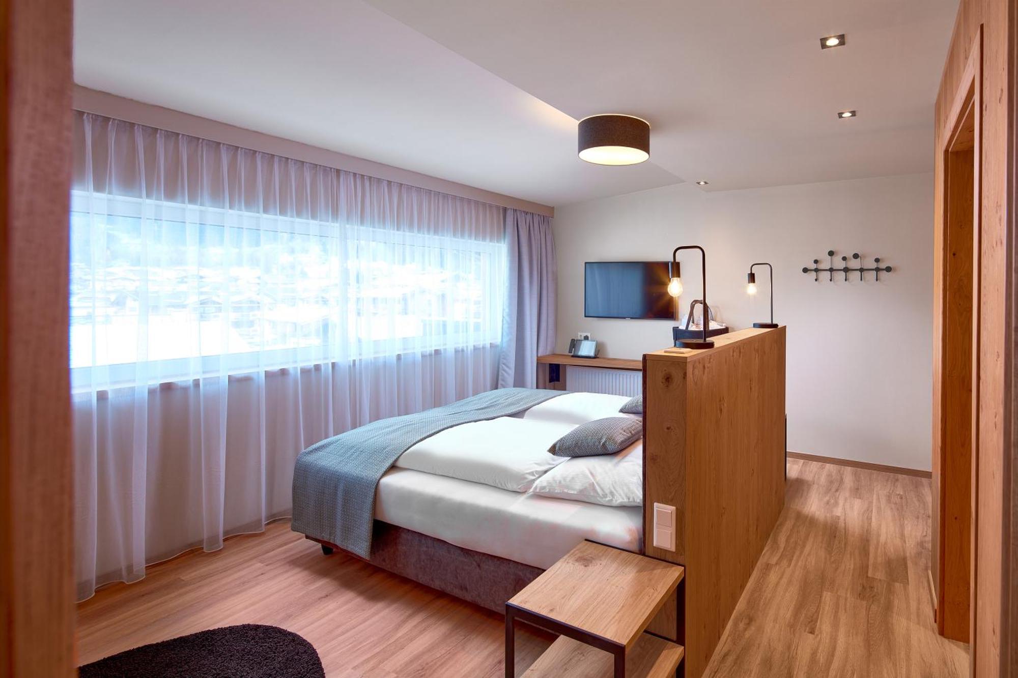 Deluxe King Suite