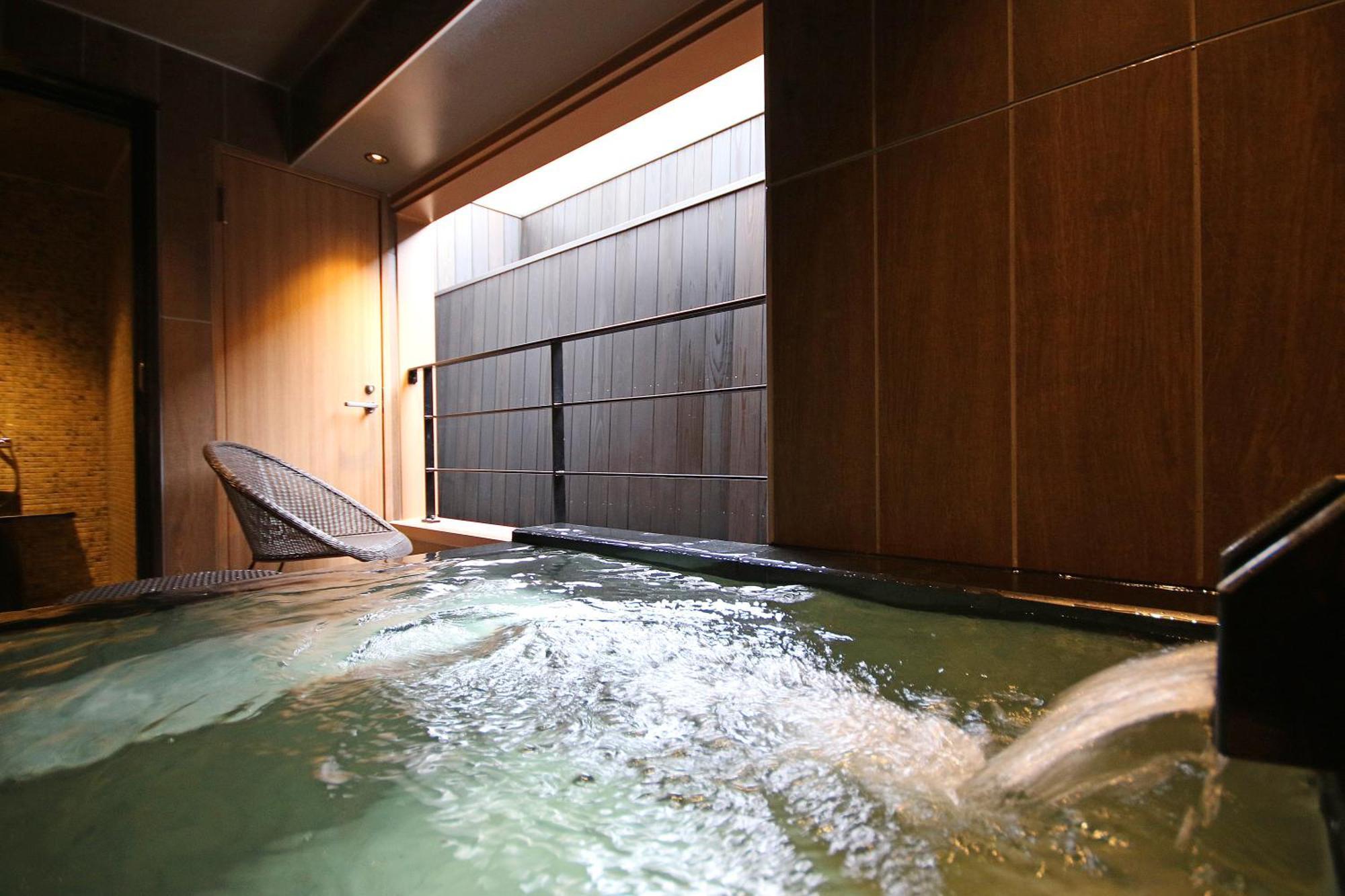 Suite Spa Bath,1646341086:JPEG