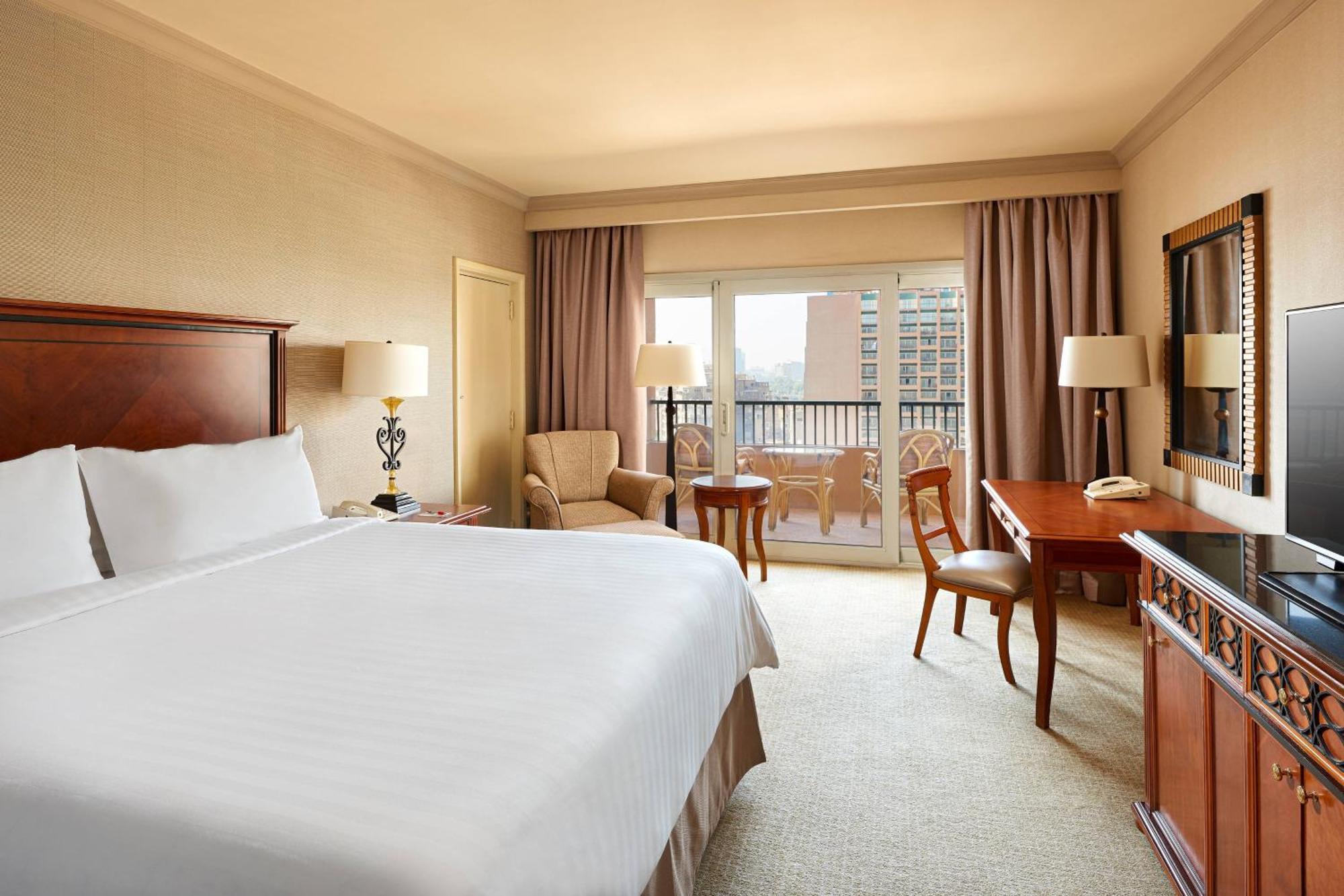 Executive Level Room 1 King Balcony