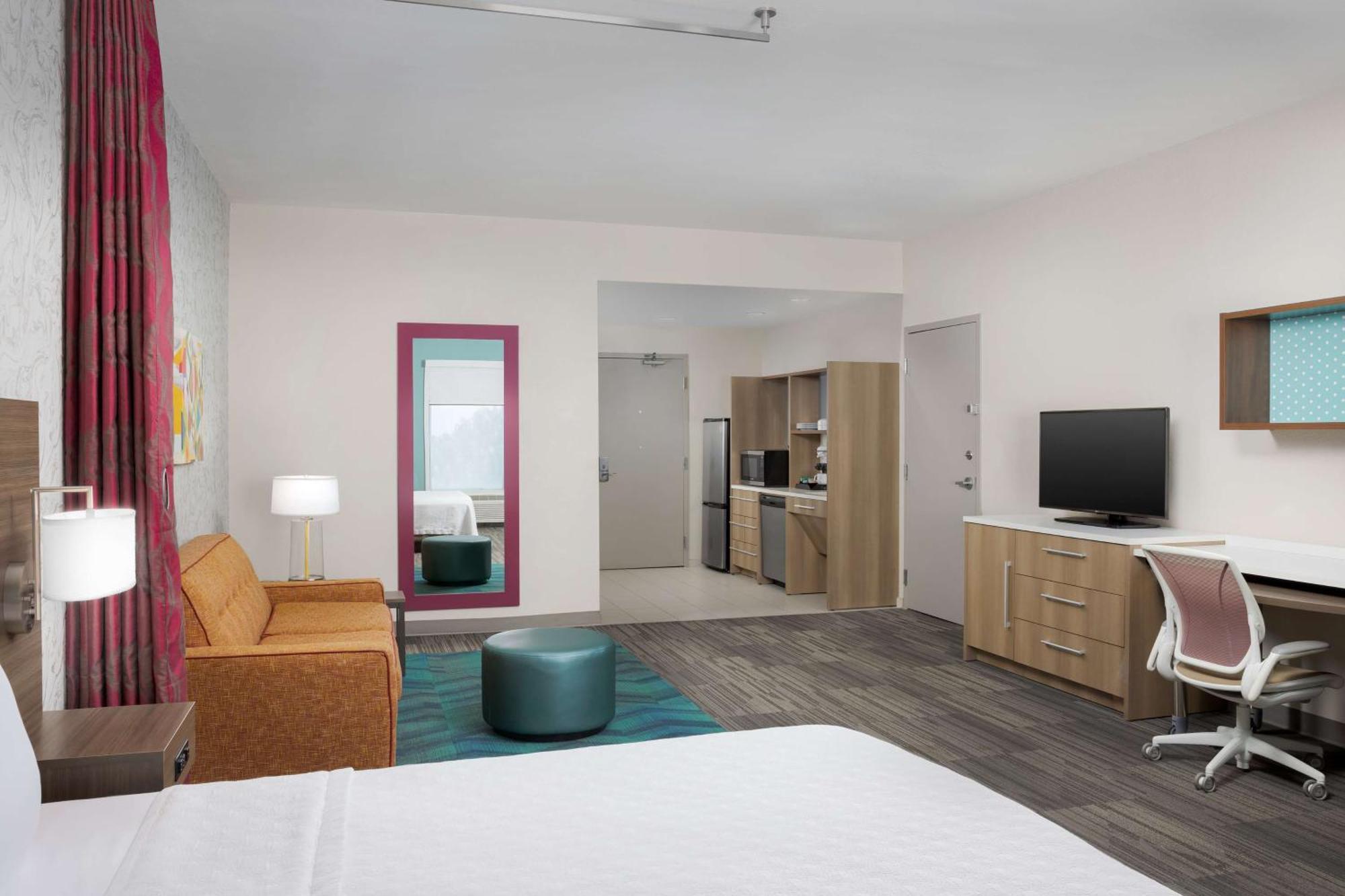King Suite - Mobility Access/Non-Smoking
