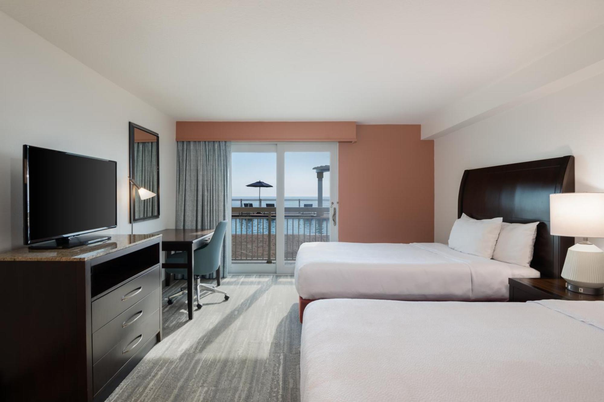 Queen Room Two Queen Beds Pool View Non-Smoking,1675805192:JPEG