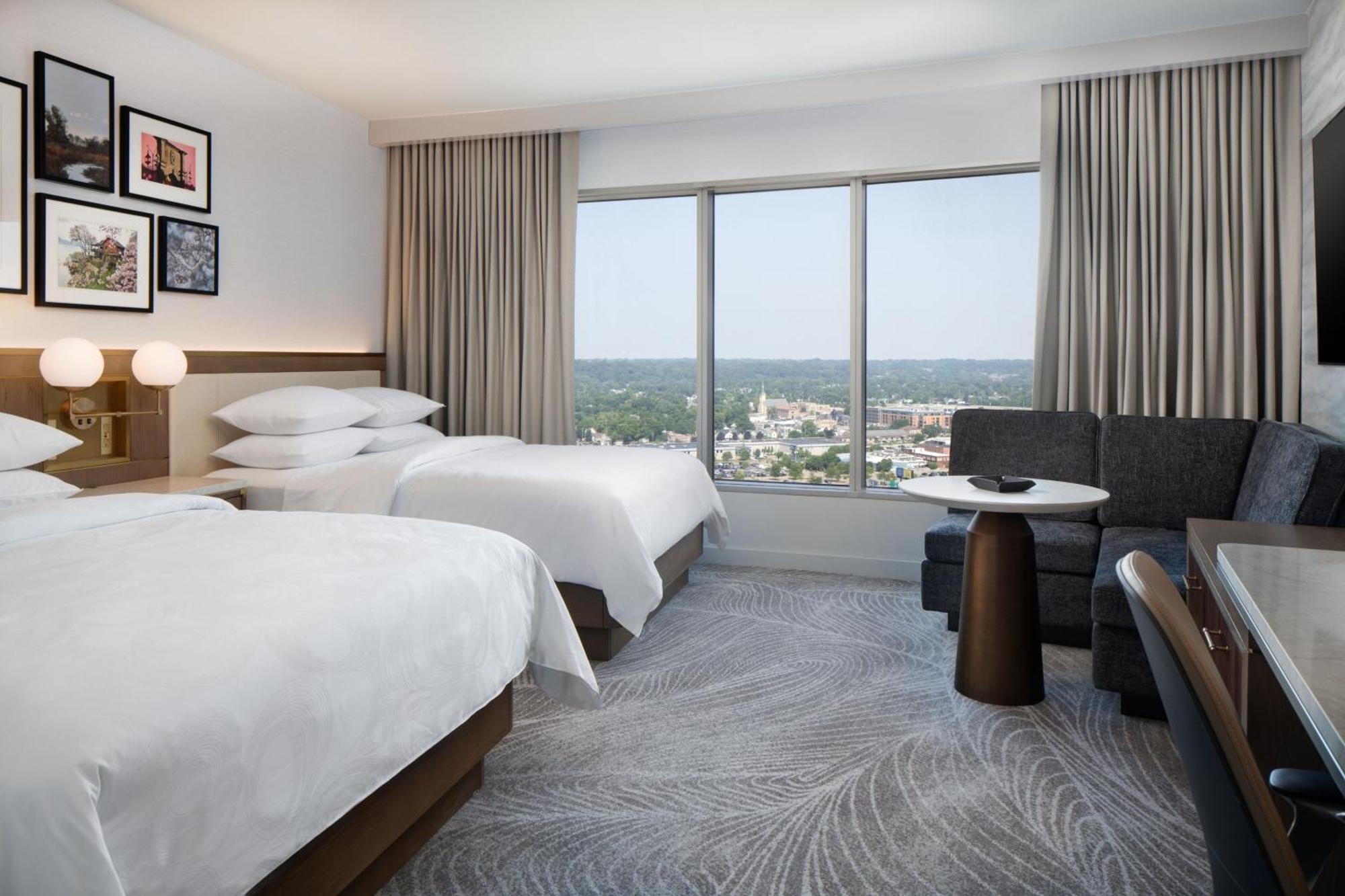 Queen Room Two Queen Beds City View Concierge Level