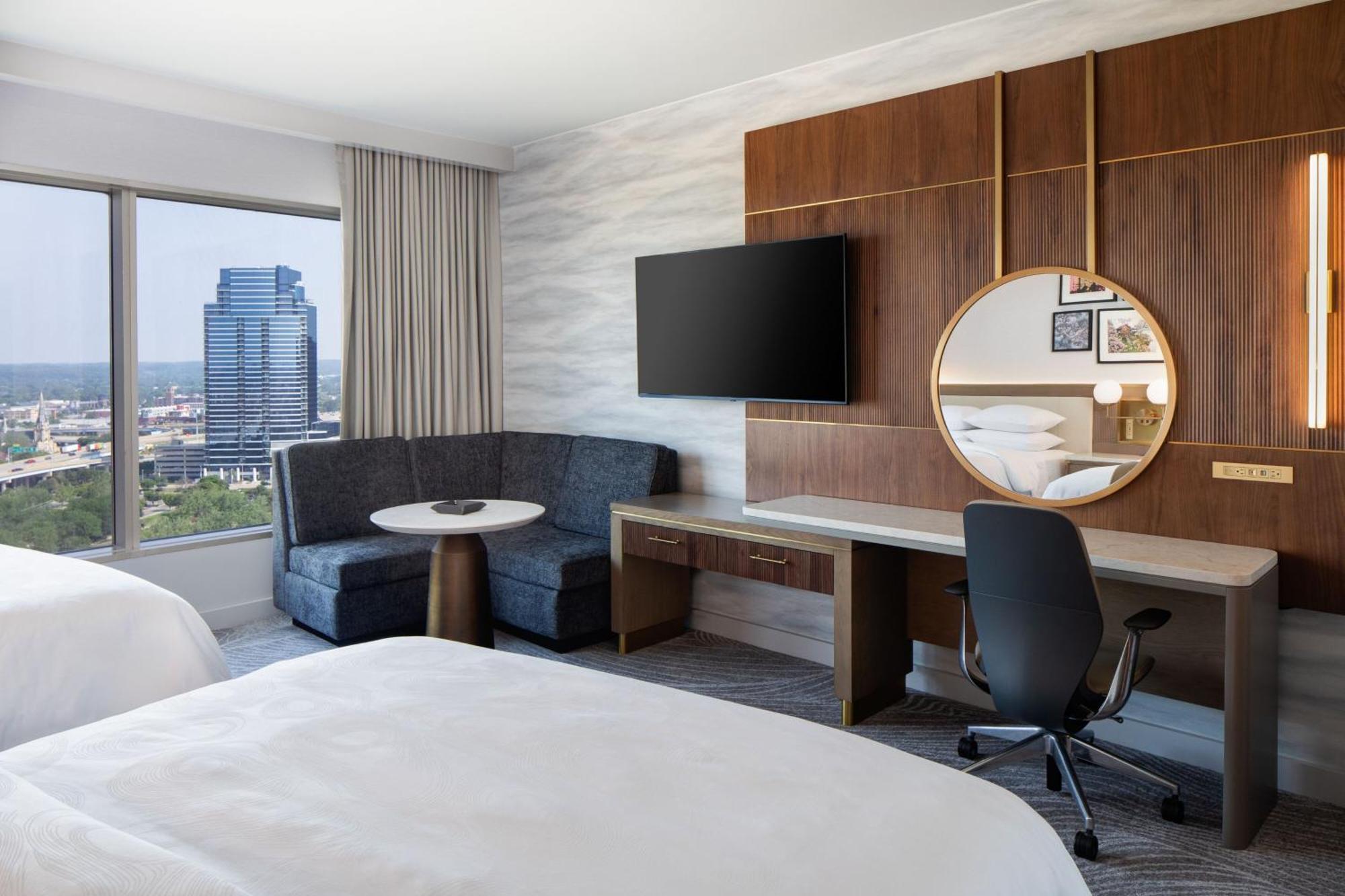 Queen Room Two Queen Beds City View Concierge Level