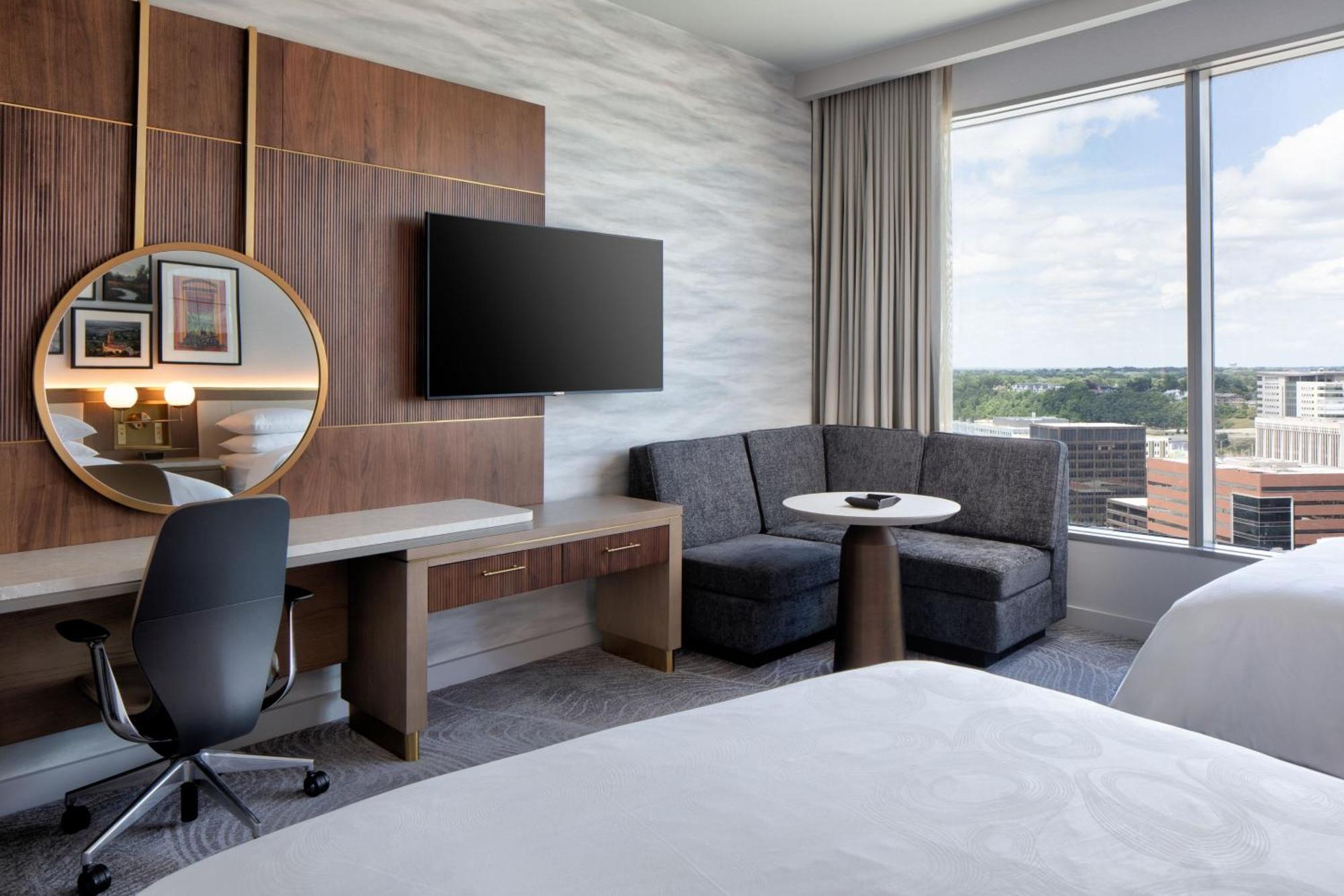 Queen Room Two Queen Beds City View Concierge Level