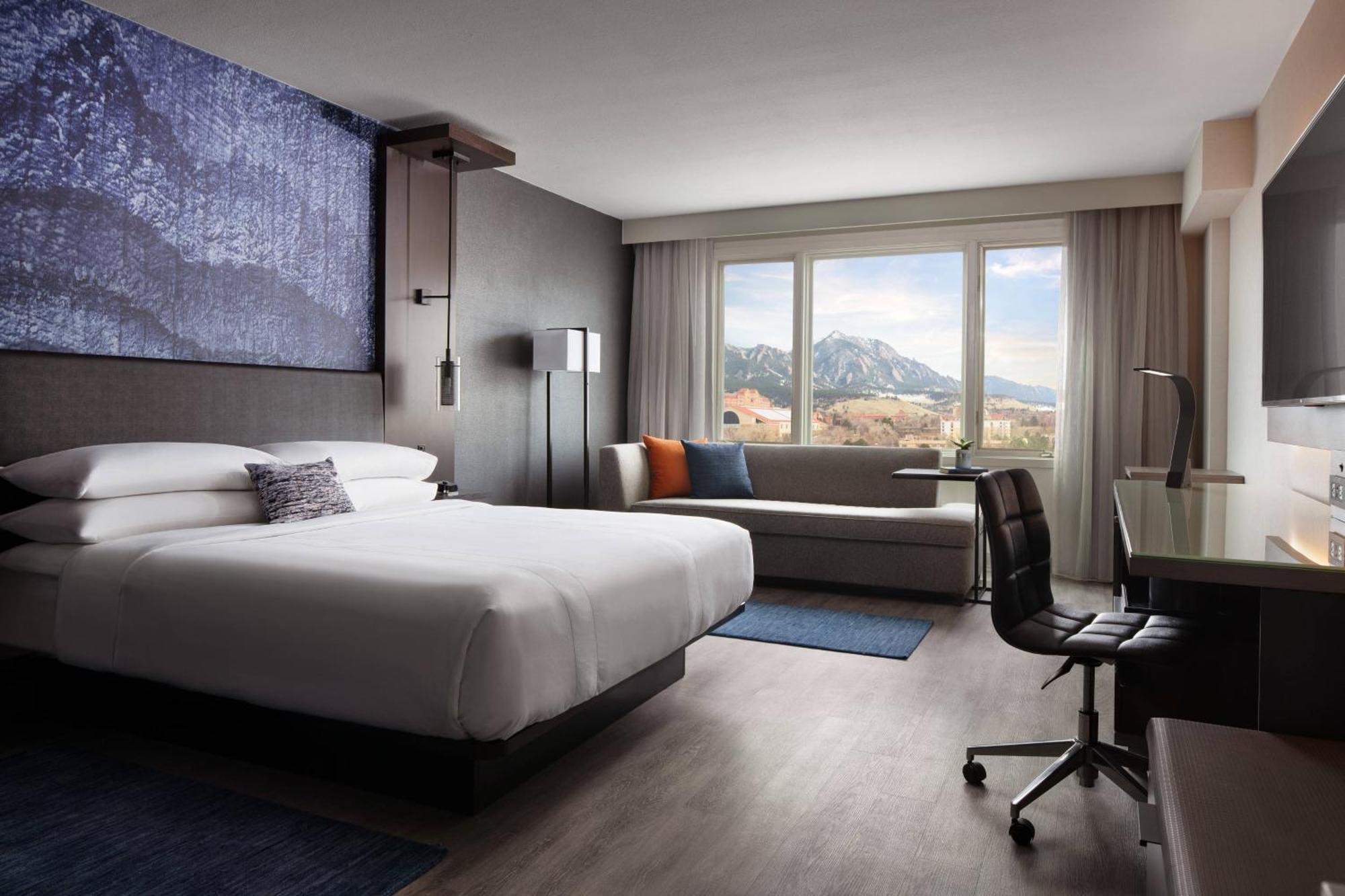 Guest room 1 King Campus or Flatirons view