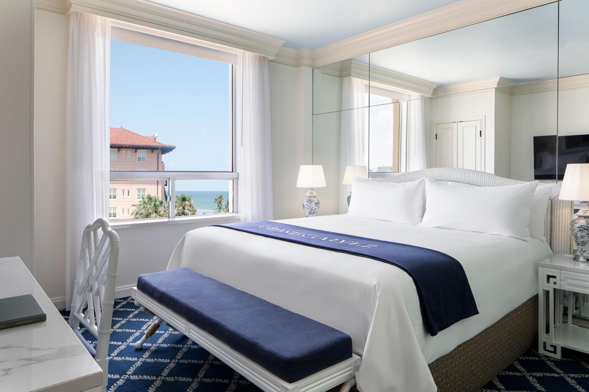 Deluxe King Room Partial Ocean View,1550975632:JPEG