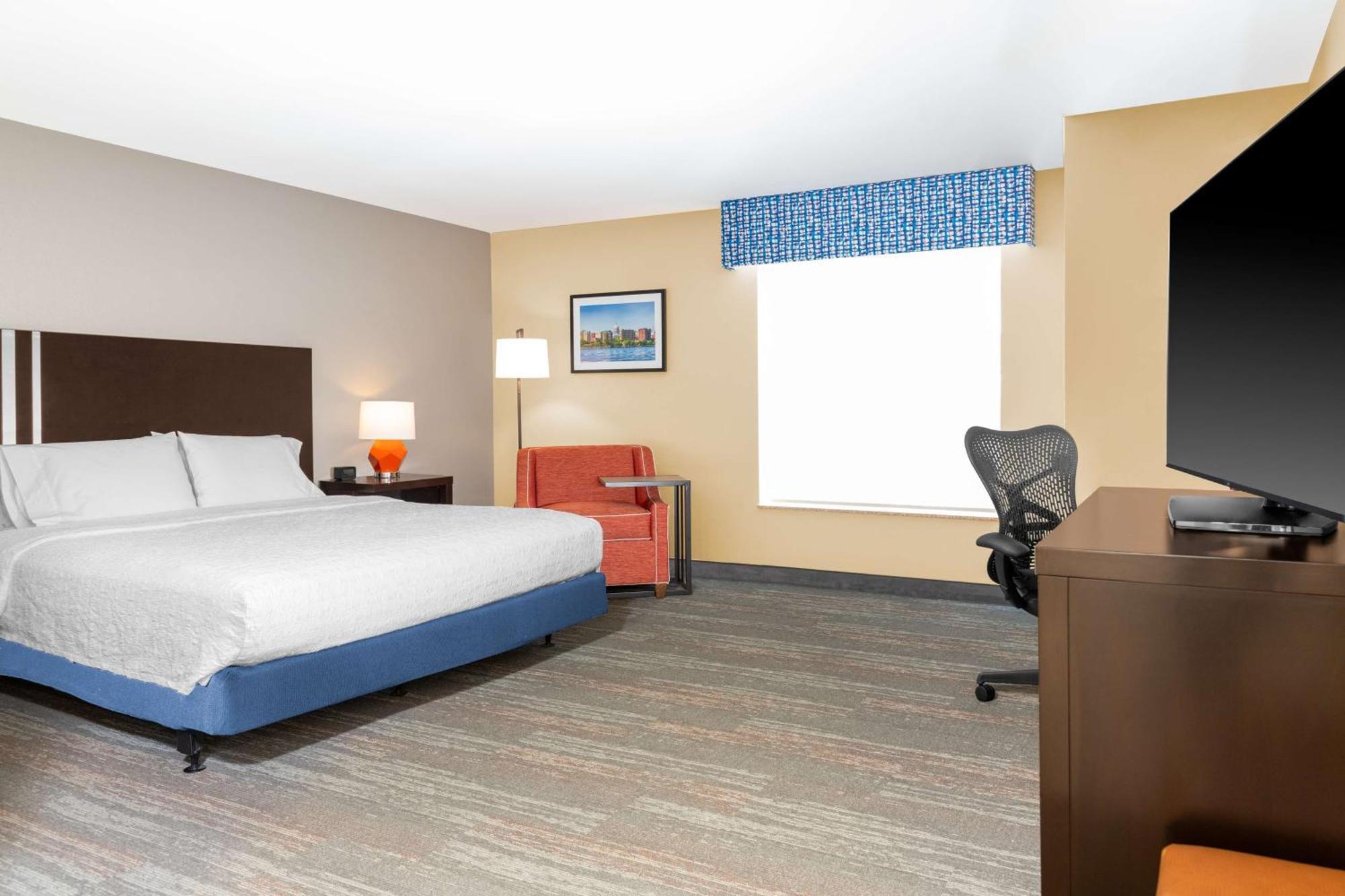 King Room Accessible Tub Mobility Hearing Access or Non-Smoking