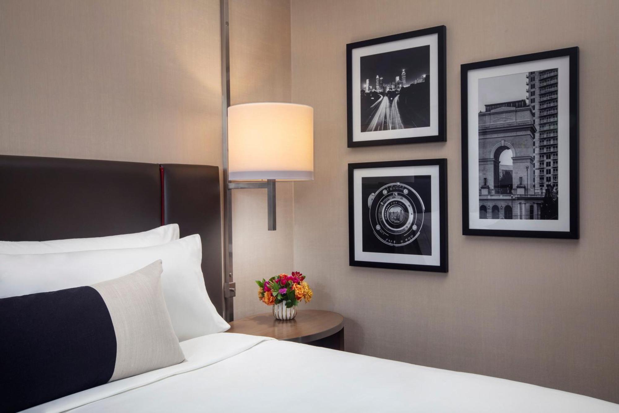 Premier Executive Corner Centennial Olympic Park View Room 1 King Bed,1609334235:JPEG