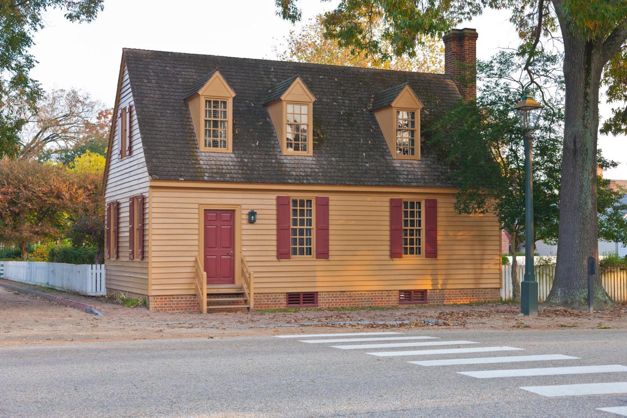 Deluxe Three-Bedroom Standalone Colonial House,1609338295:JPEG