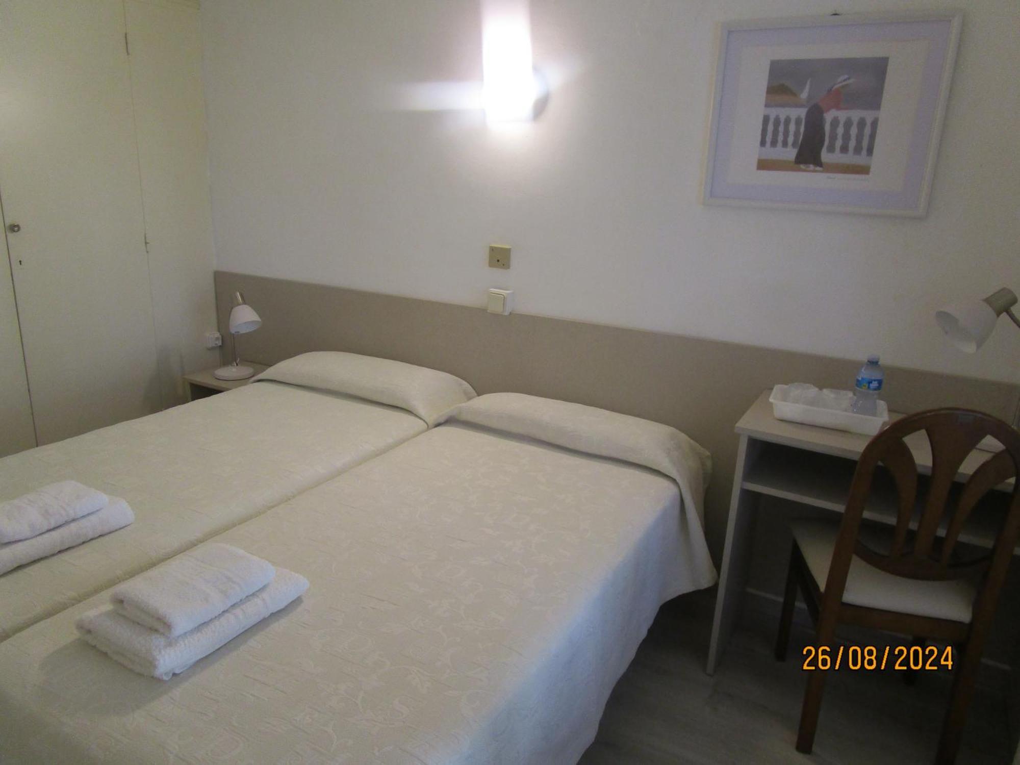 Economy Double or Twin Room,1126405356:JPEG