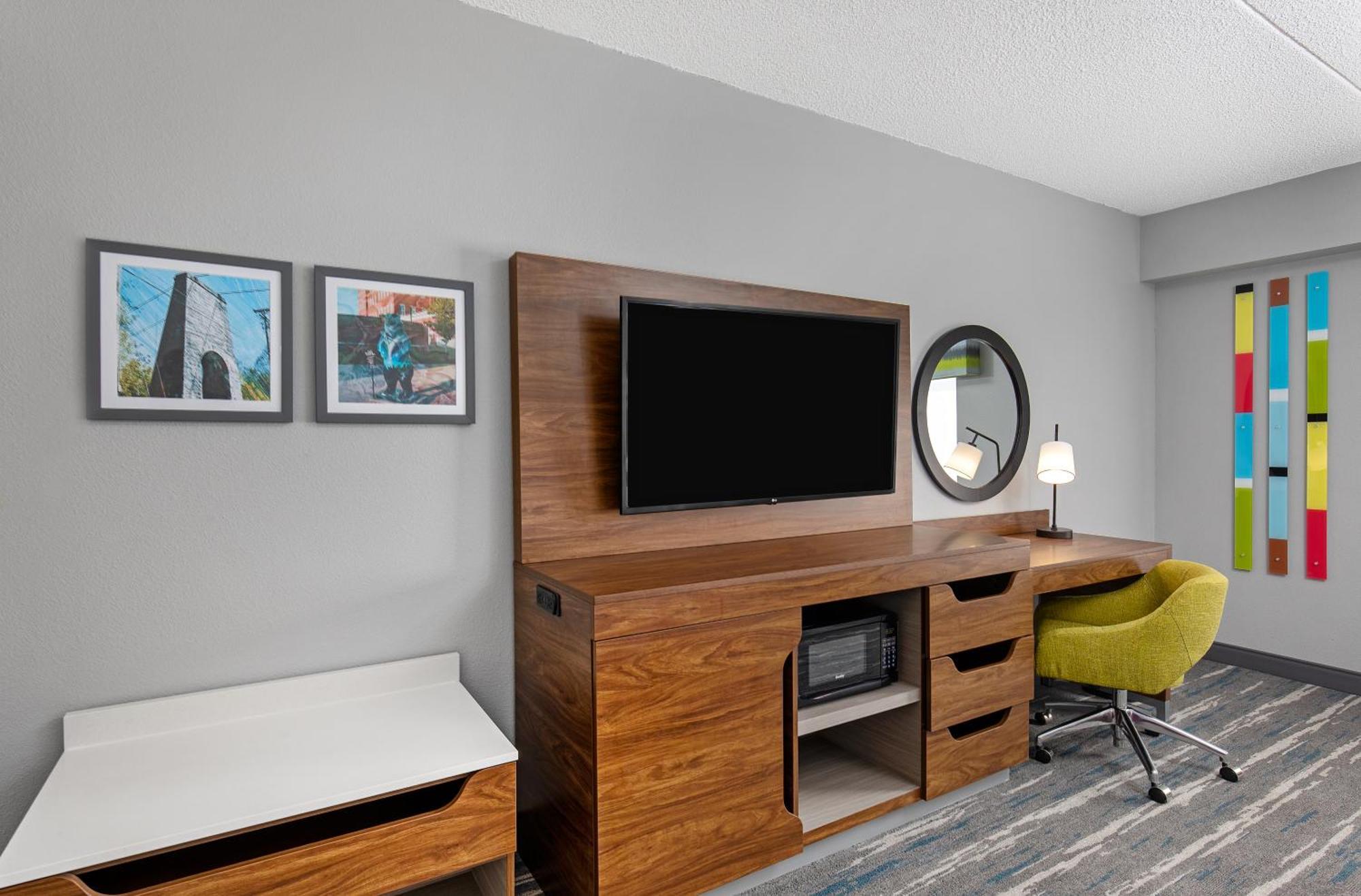 King Room with Accessible Tub - Mobility and Hearing Access/Non-Smoking