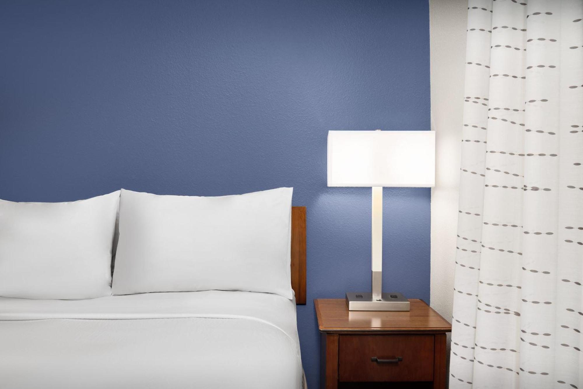 One-Bedroom Queen Suite