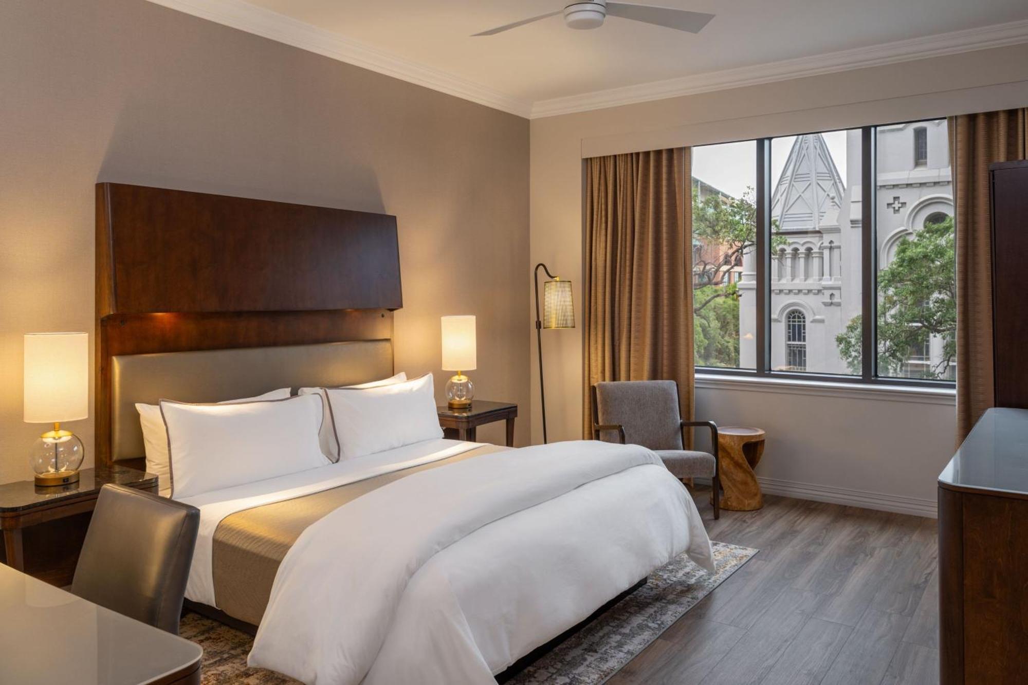 Traditional King Guest room King,1710615696:JPEG